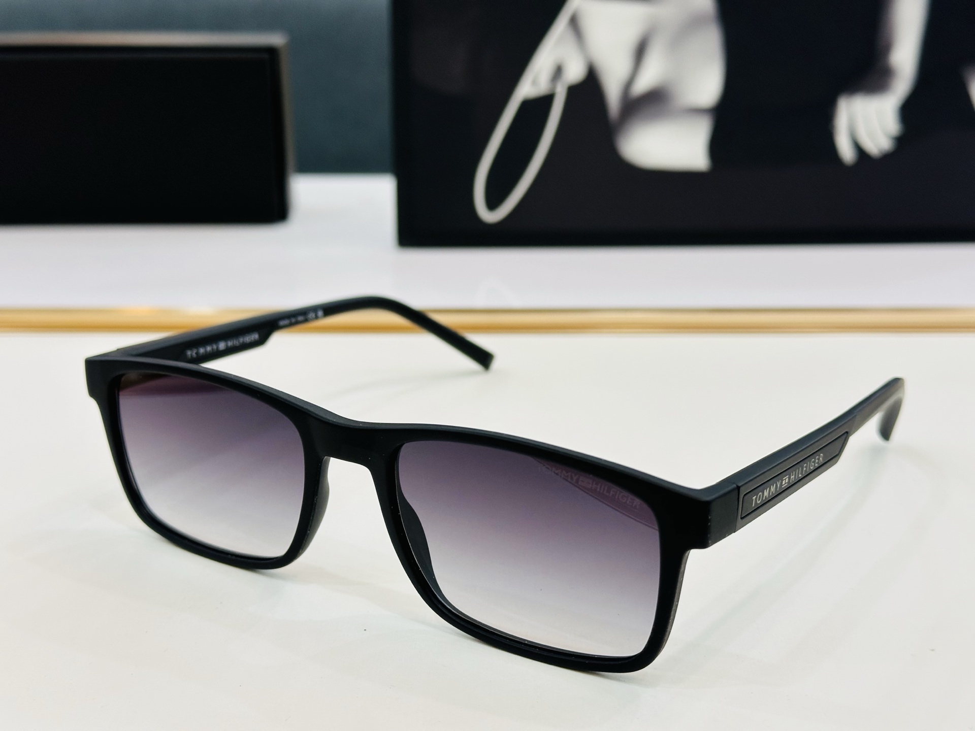 官网同步发售TOMMY HILFIGER 板材框 TX SIZE：56口19-145 Z简单大气 太阳镜