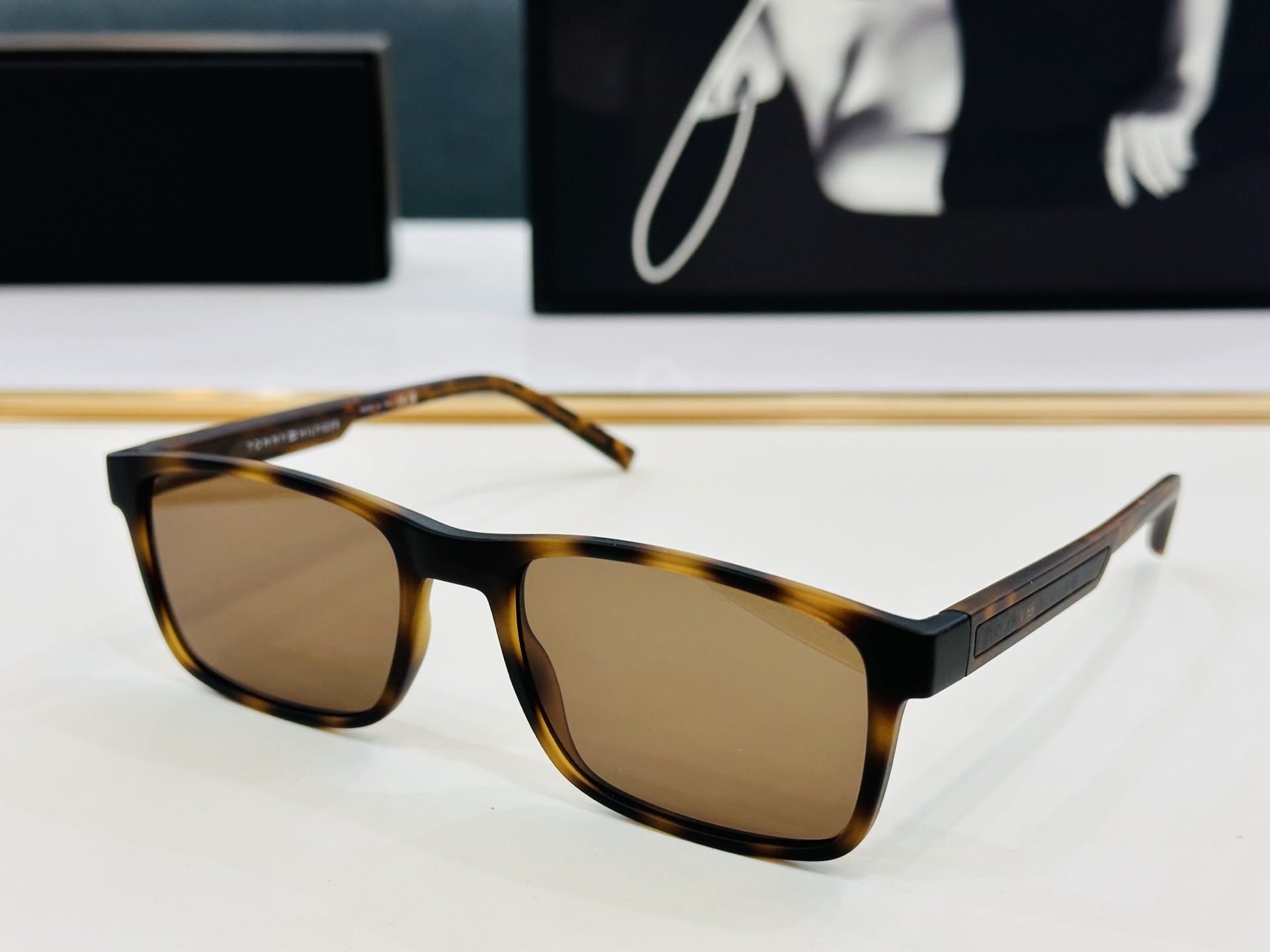 官网同步发售TOMMY HILFIGER 板材框 TX SIZE：56口19-145 Z简单大气 太阳镜