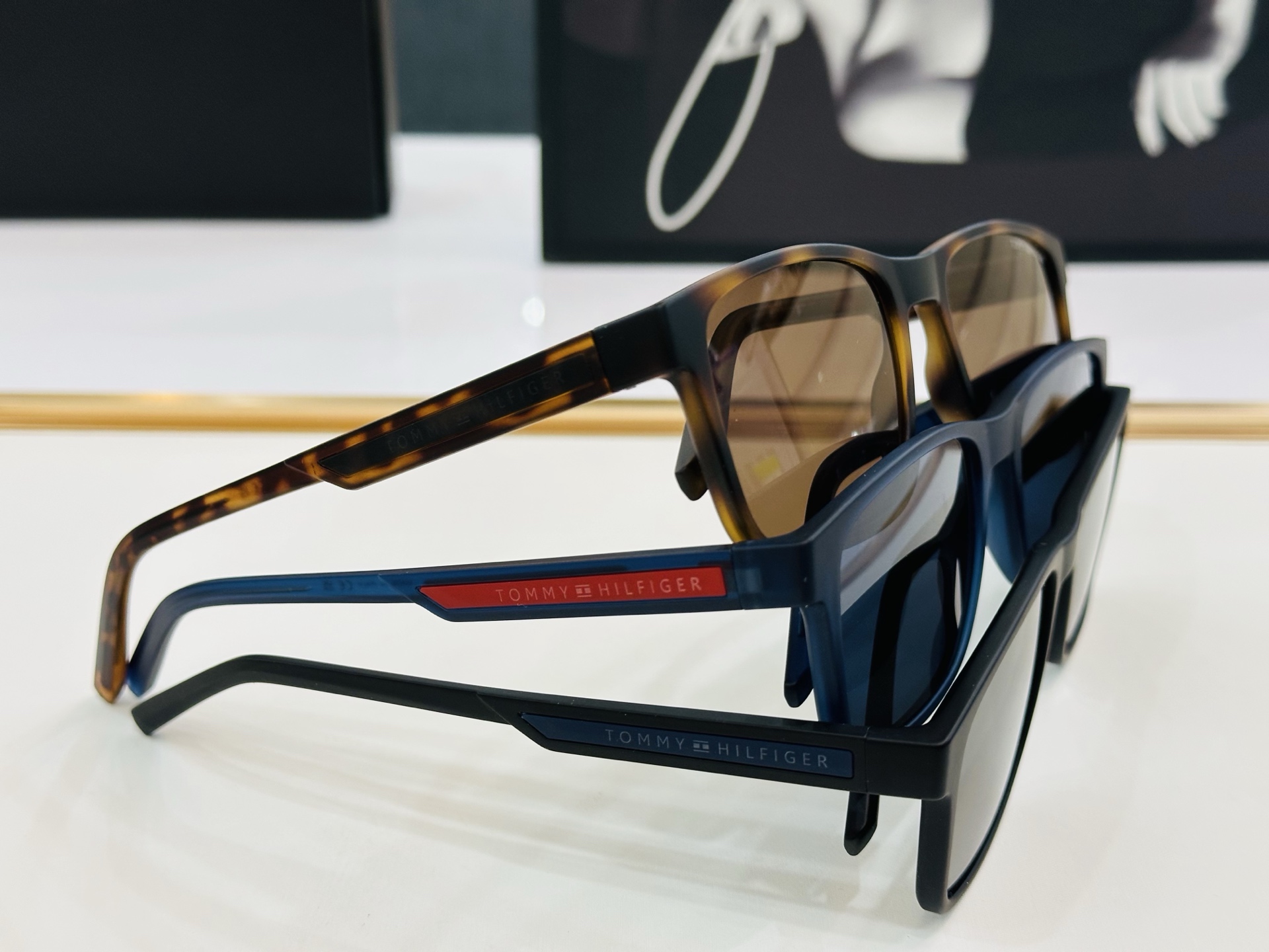 官网同步发售TOMMY HILFIGER 板材框 TX SIZE：56口19-145 Z简单大气 太阳镜