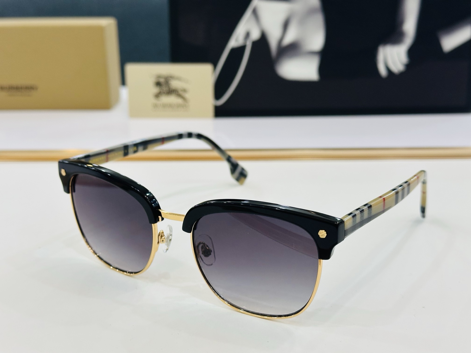 高品质✨BURBERR*✨ 巴家 BE4317 Size：56口20-145 女款太阳眼镜得意🌲🌲 bm