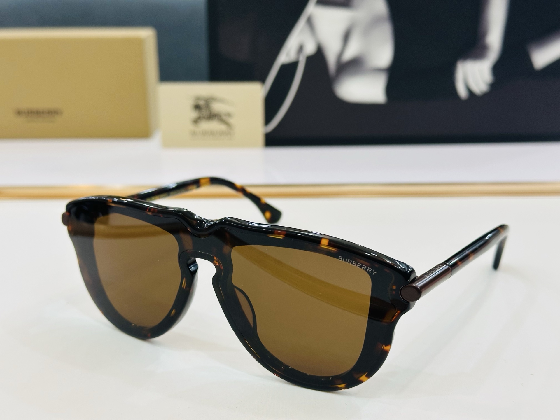 高品质✨BURBERR*✨ 巴家 BE4427 Size：136口0-140 女款太阳眼镜得意🌲🌲 b高