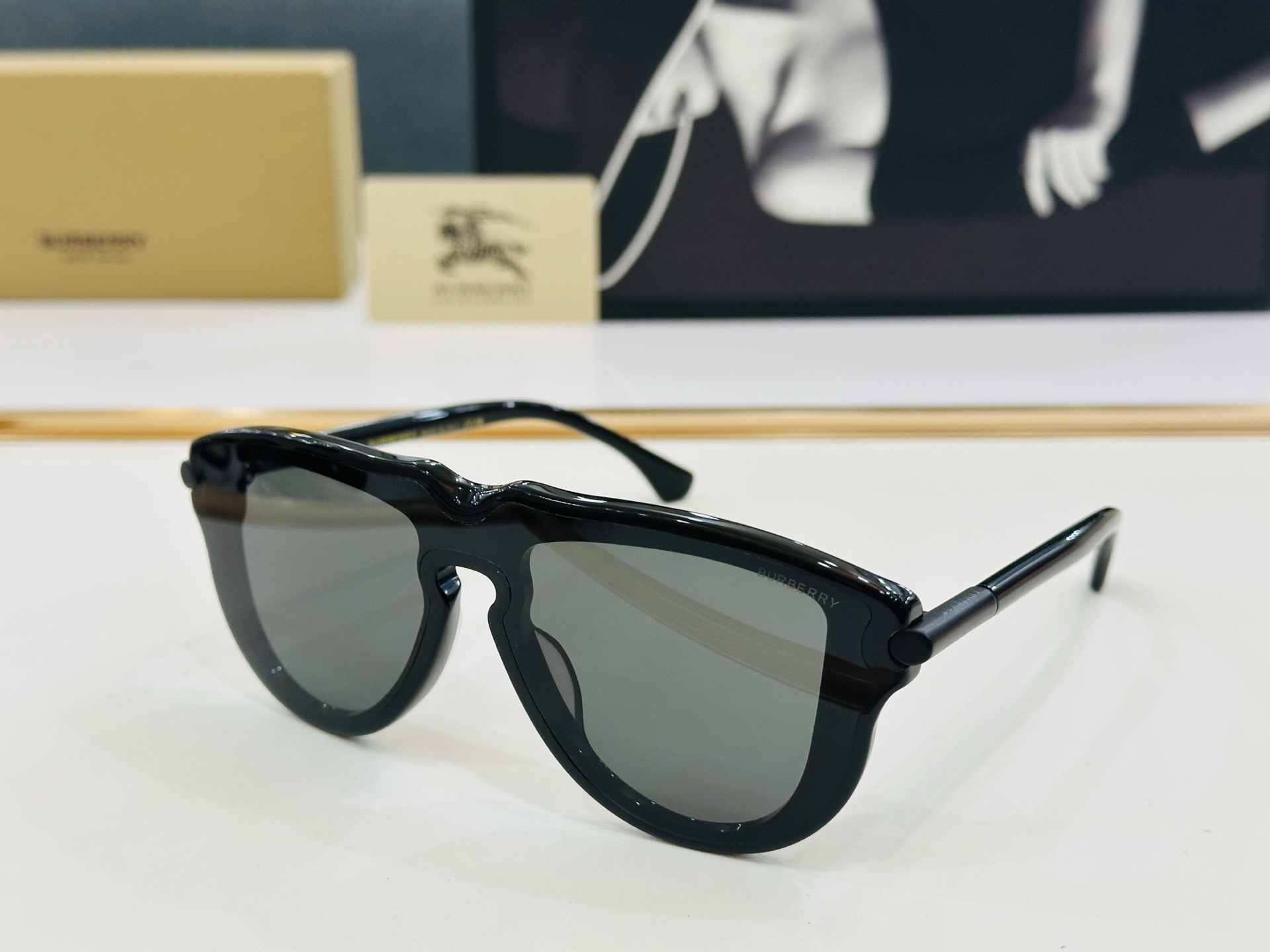 高品质✨BURBERR*✨ 巴家 BE4427 Size：136口0-140 女款太阳眼镜得意🌲🌲 b高