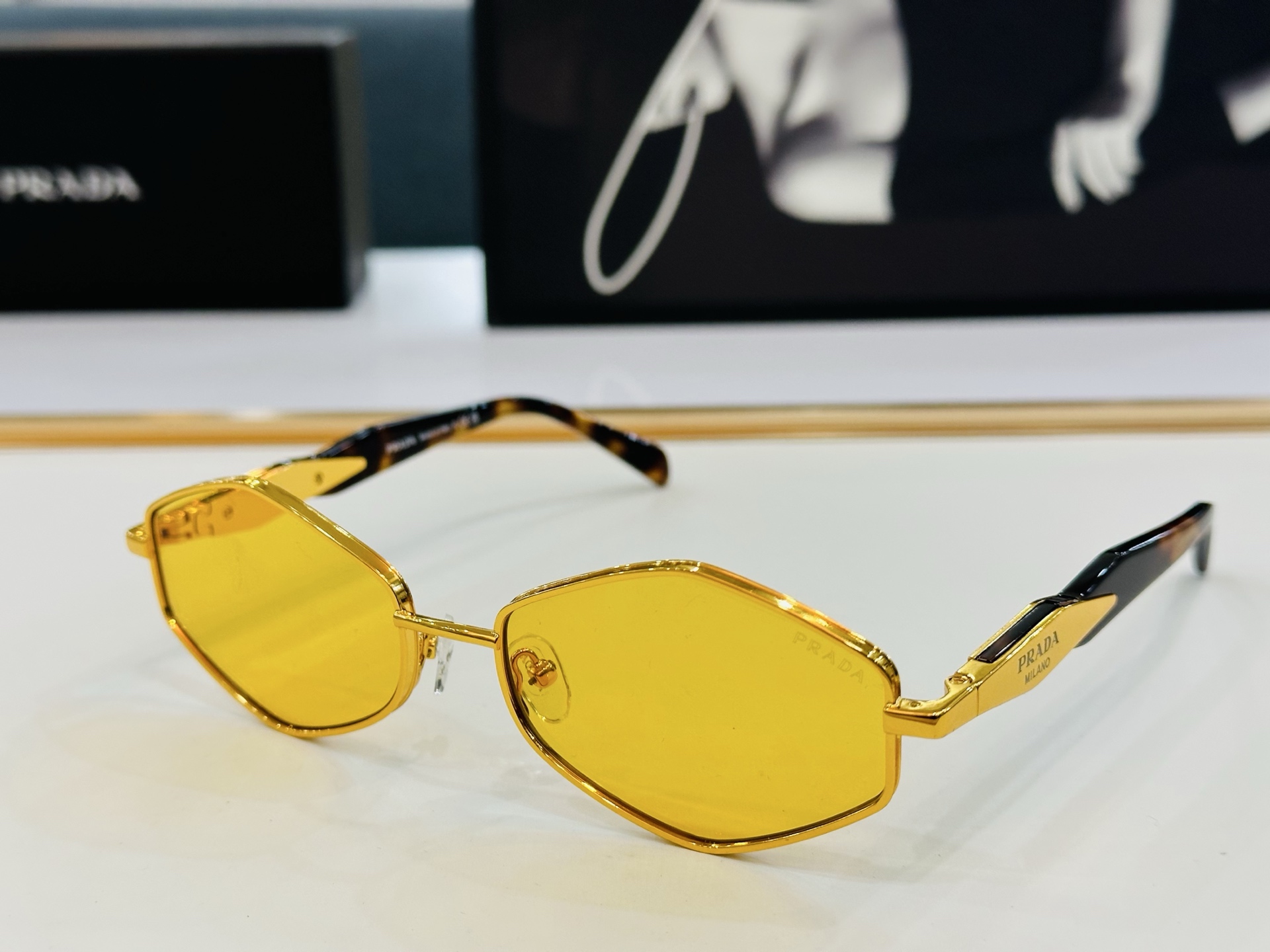 🔺PRAD*🔻普家 SPR221Z Size：55口18-140 眼镜系列堪称精湛制作 彰显独特个性 q