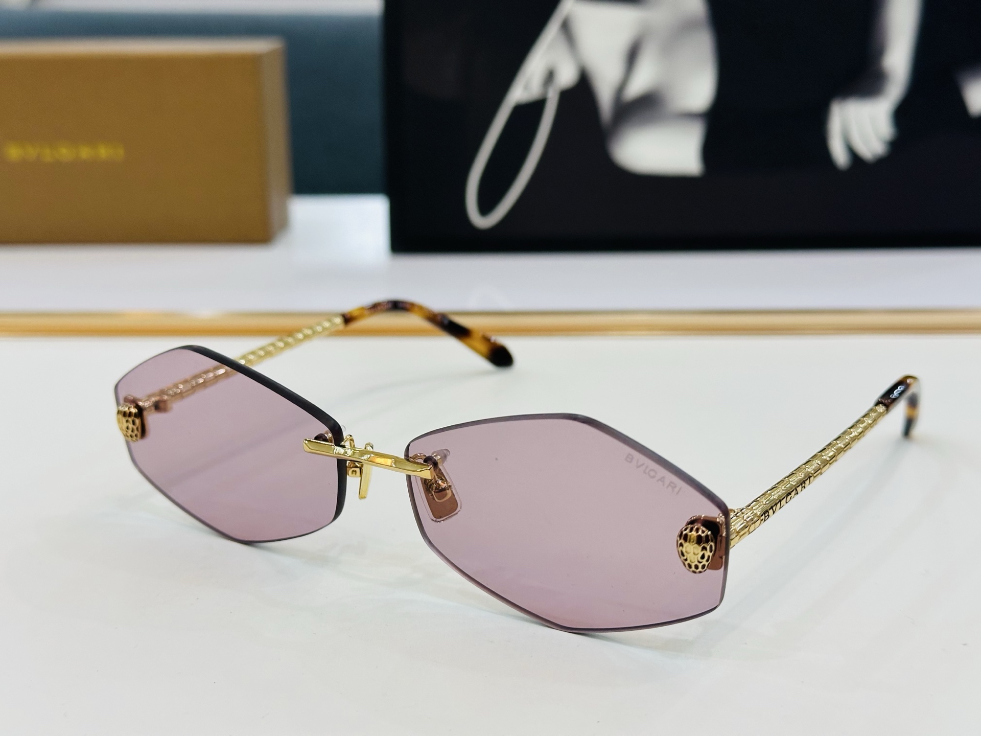 🆕款 官网同售 宝格家 BV 👍 Size ：61口17-140 绝对要买😎品质非常完美 qj出街必备 