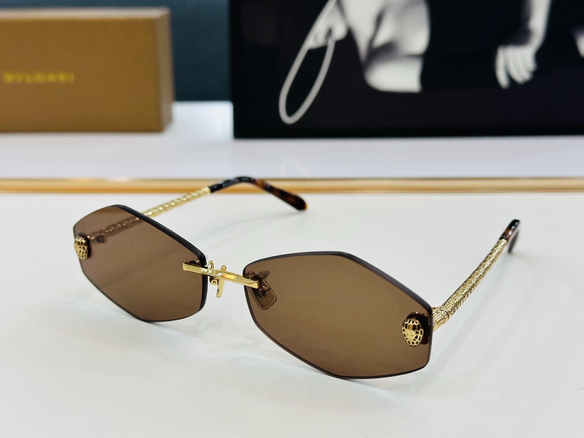 🆕款 官网同售 宝格家 BV 👍 Size ：61口17-140 绝对要买😎品质非常完美 qj出街必备 