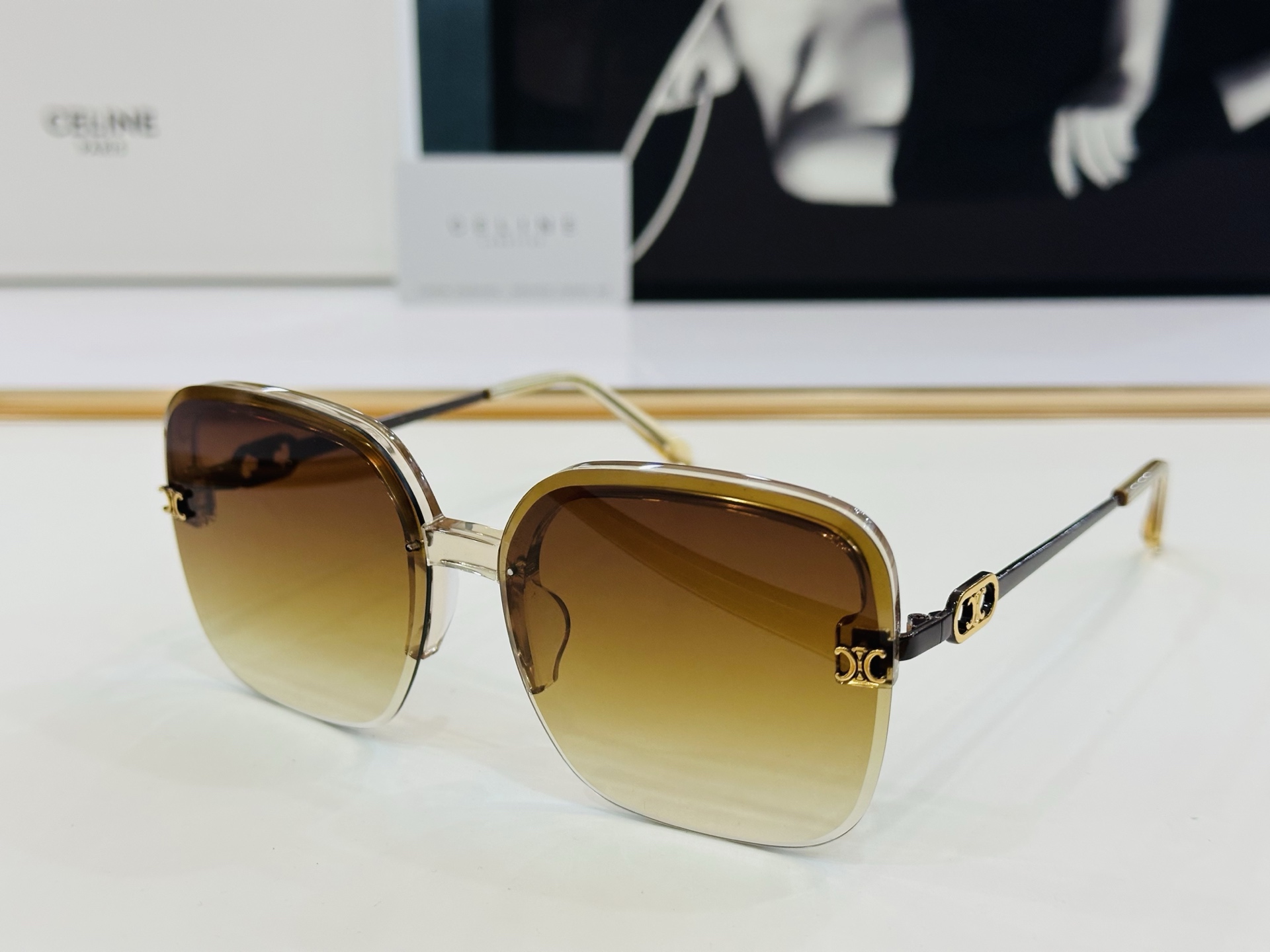 【CELINE】赛琳 CL40251  Size：60口14-145 一直热销的款式，欧美风 光泽度好 