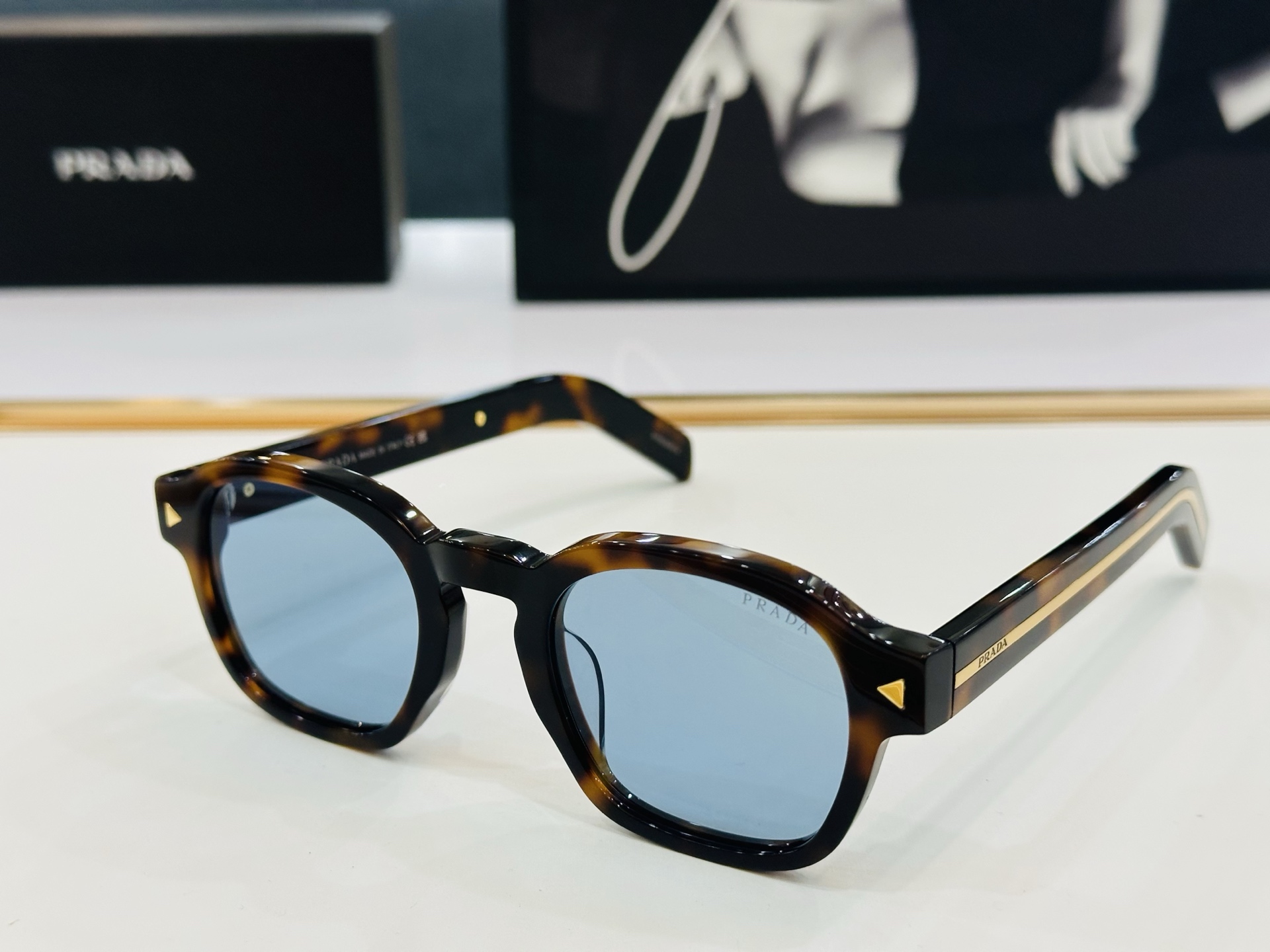 🔺PRAD*🔻普家 PRA16S Size：52口24-145     眼镜系列堪称精湛制作 彰显独特个