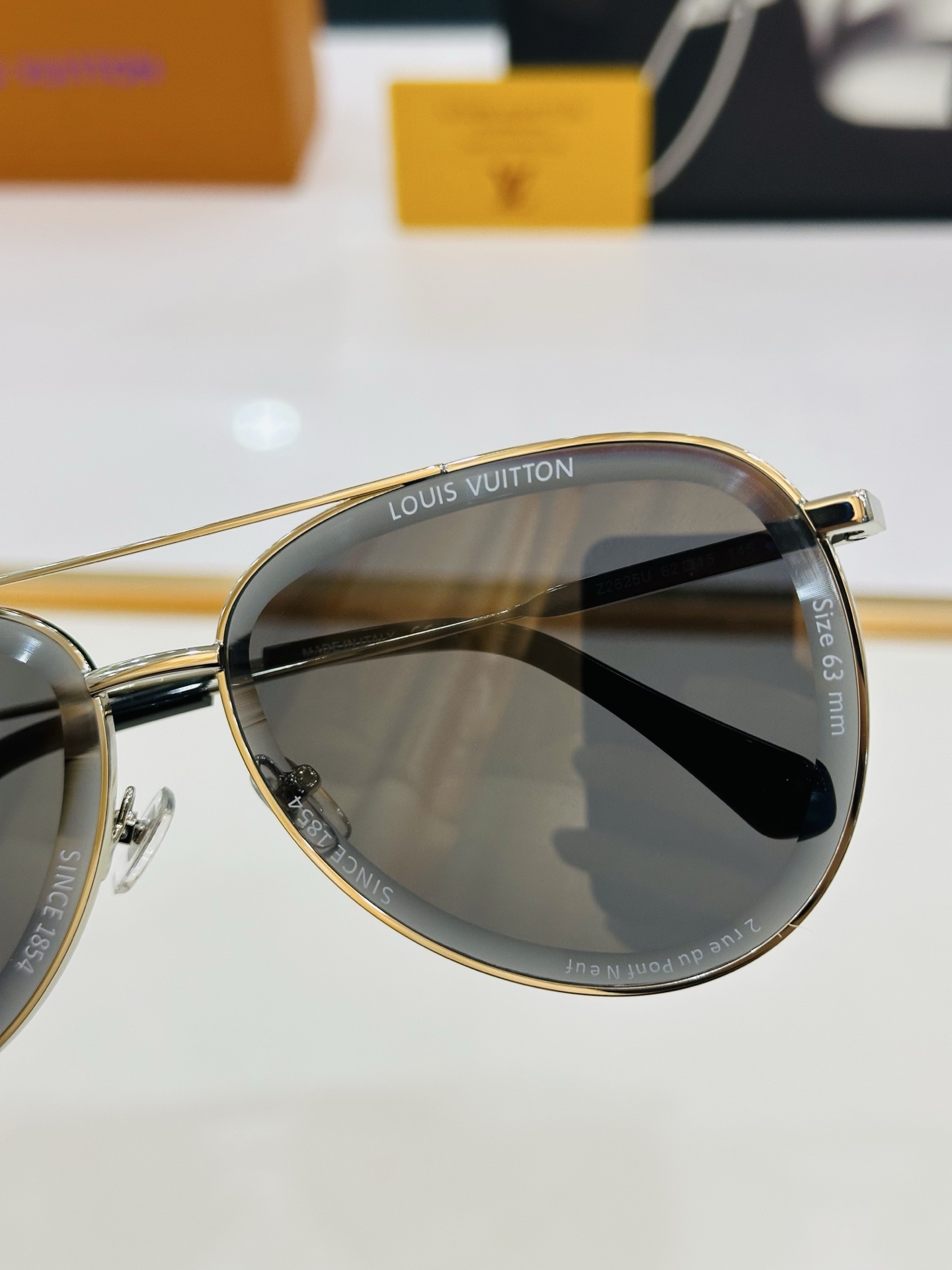 路易家 LOUIS *VUITON 原单高品质 Model Z2625U 高端货 Size：62口15-