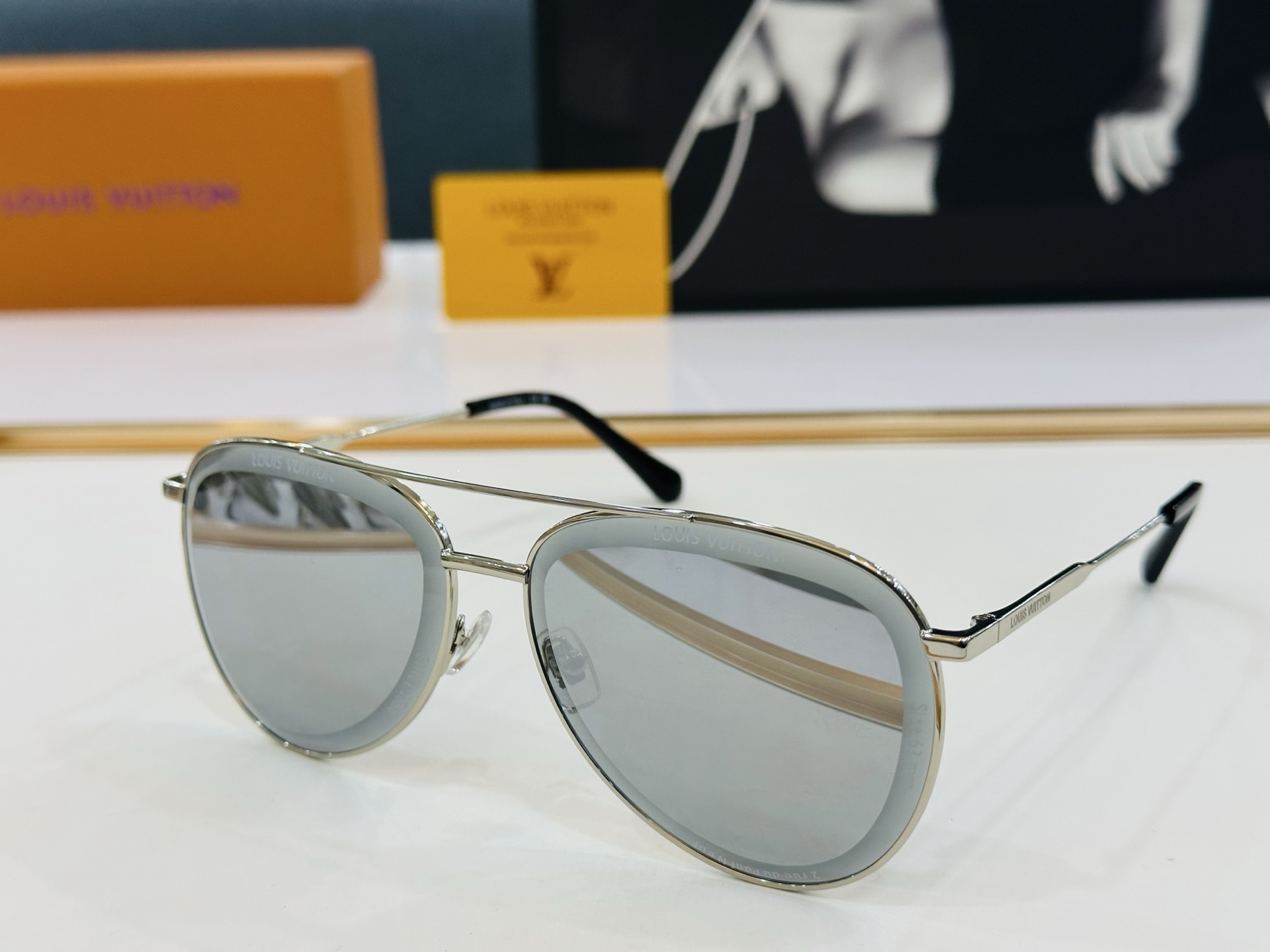 路易家 LOUIS *VUITON 原单高品质 Model Z2625U 高端货 Size：62口15-