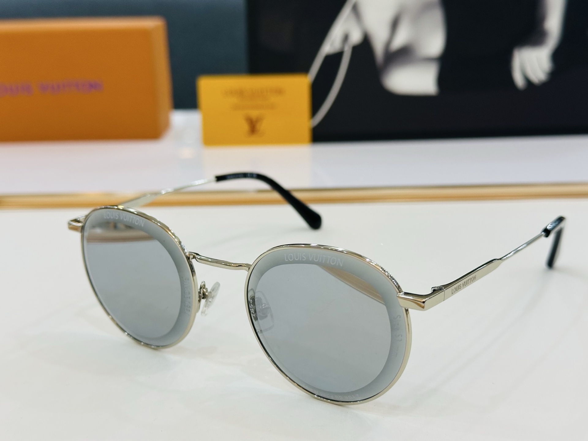 路易家 LOUIS *VUITON 原单高品质 Model Z2608U 高端货 Size：56口21-
