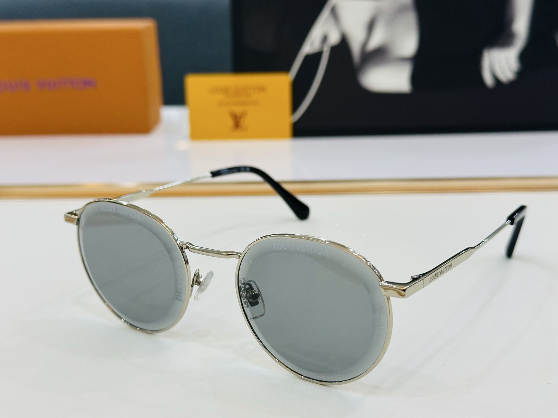 路易家 LOUIS *VUITON 原单高品质 Model Z2608U 高端货 Size：56口21-