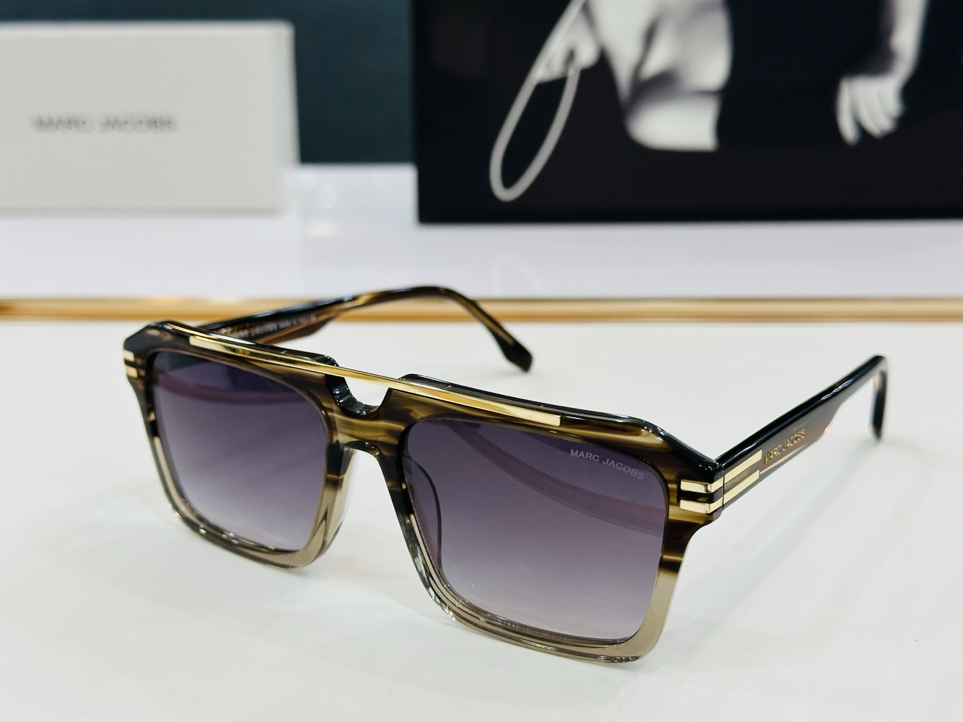 Marc jacobs 马杰家 MARC 752/S   Size：56口17-145 采用今年流行的板