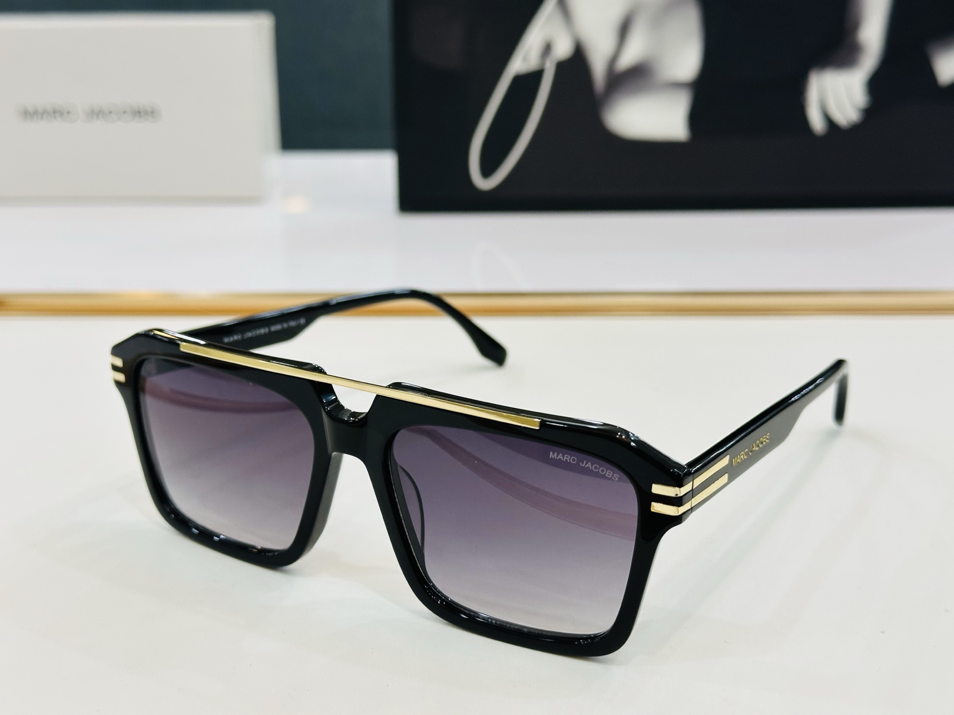 Marc jacobs 马杰家 MARC 752/S   Size：56口17-145 采用今年流行的板