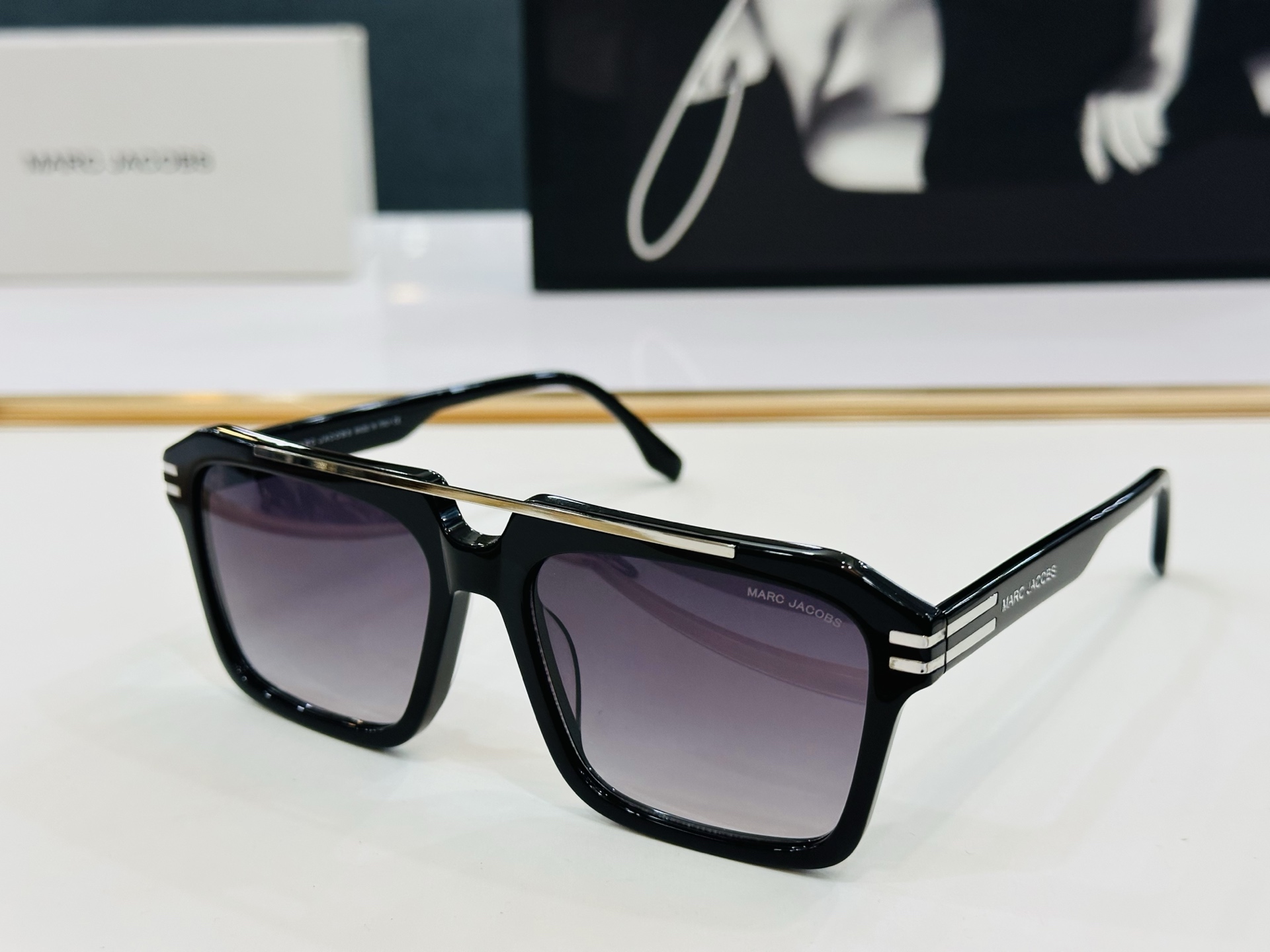 Marc jacobs 马杰家 MARC 752/S   Size：56口17-145 采用今年流行的板