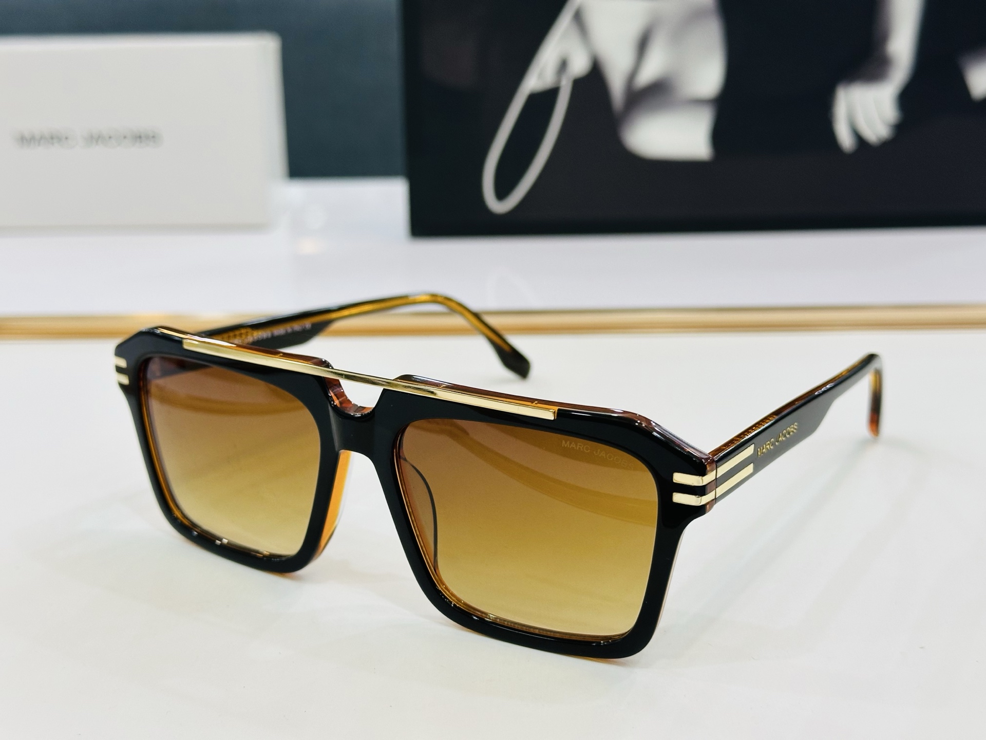 Marc jacobs 马杰家 MARC 752/S   Size：56口17-145 采用今年流行的板