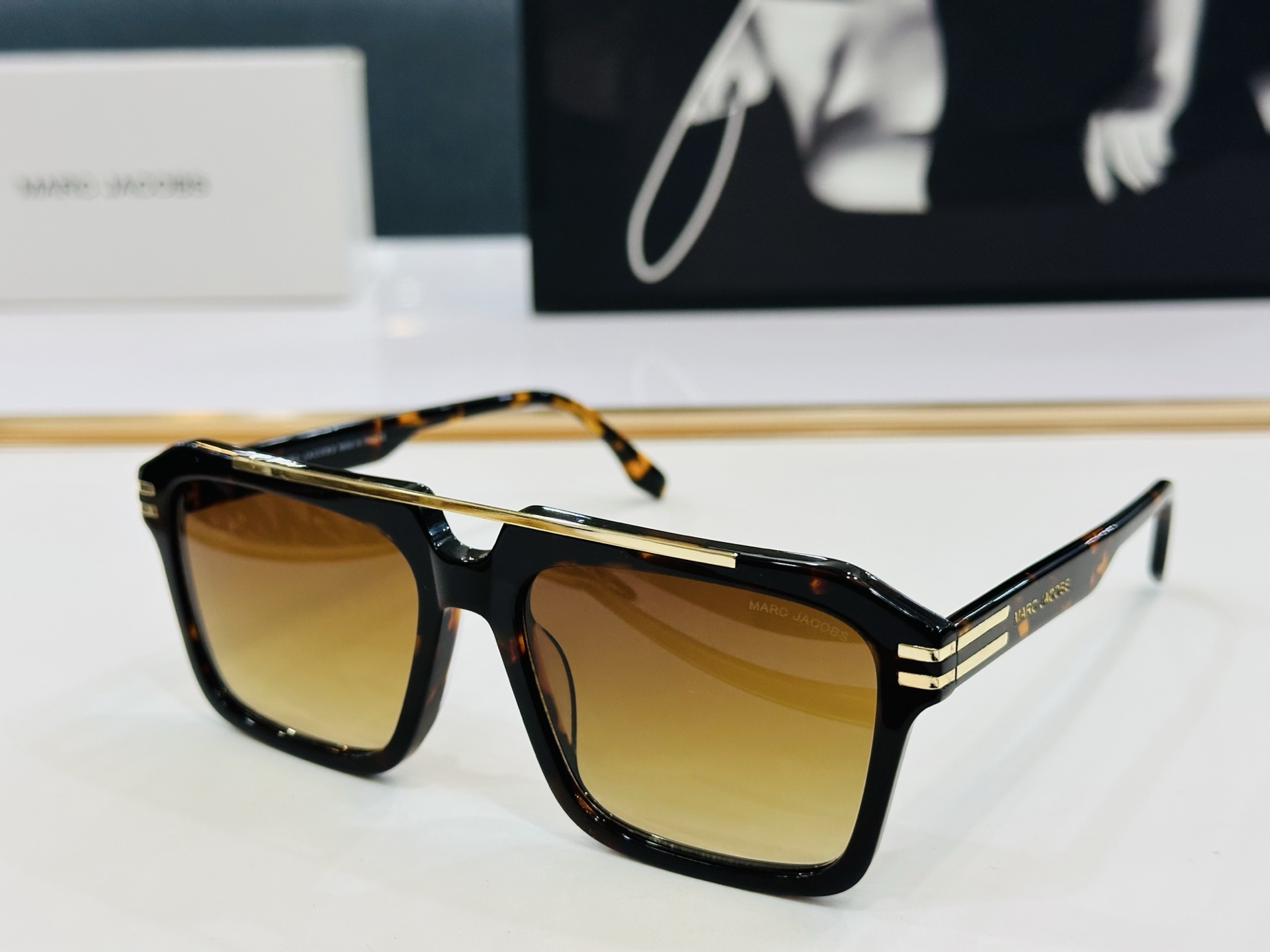 Marc jacobs 马杰家 MARC 752/S   Size：56口17-145 采用今年流行的板