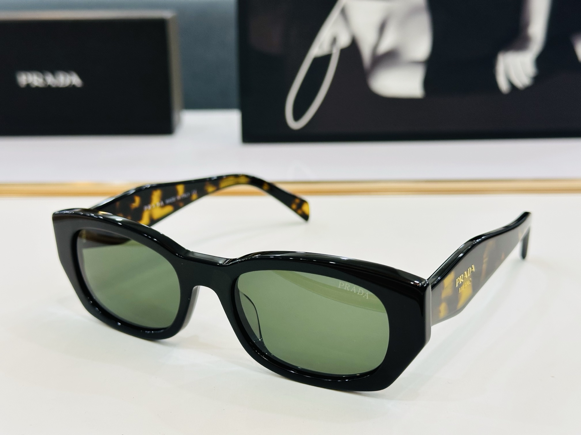 🔺PRAD*🔻普家 PRB05S Size：52口19-145 眼镜系列堪称精湛制作 彰显独特个 C最新