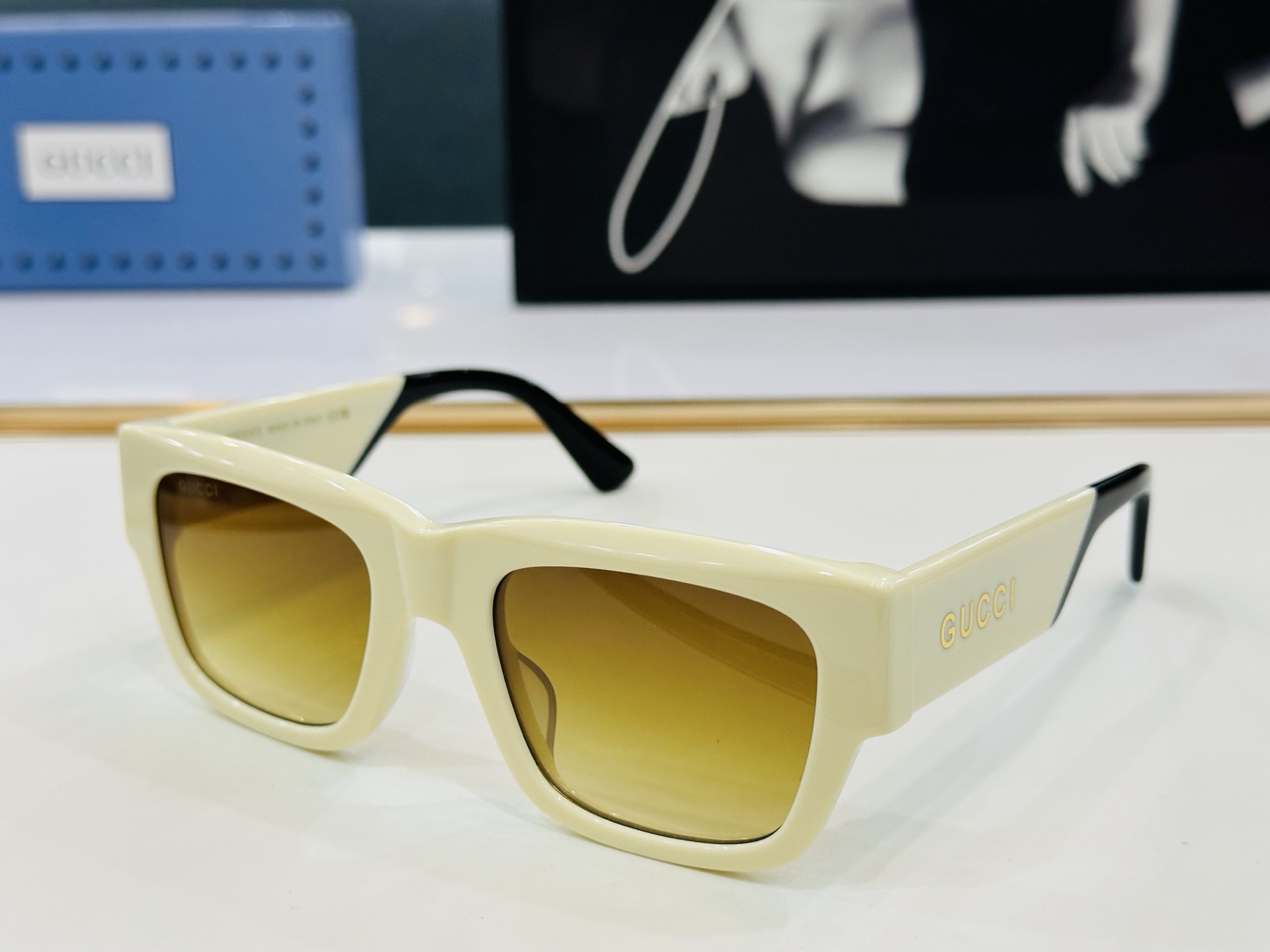 GUCC* 古家 GG1668S 🐝🐝系列 Size：53口22-142  🍁🍁b超绝品质 太阳镜 。 