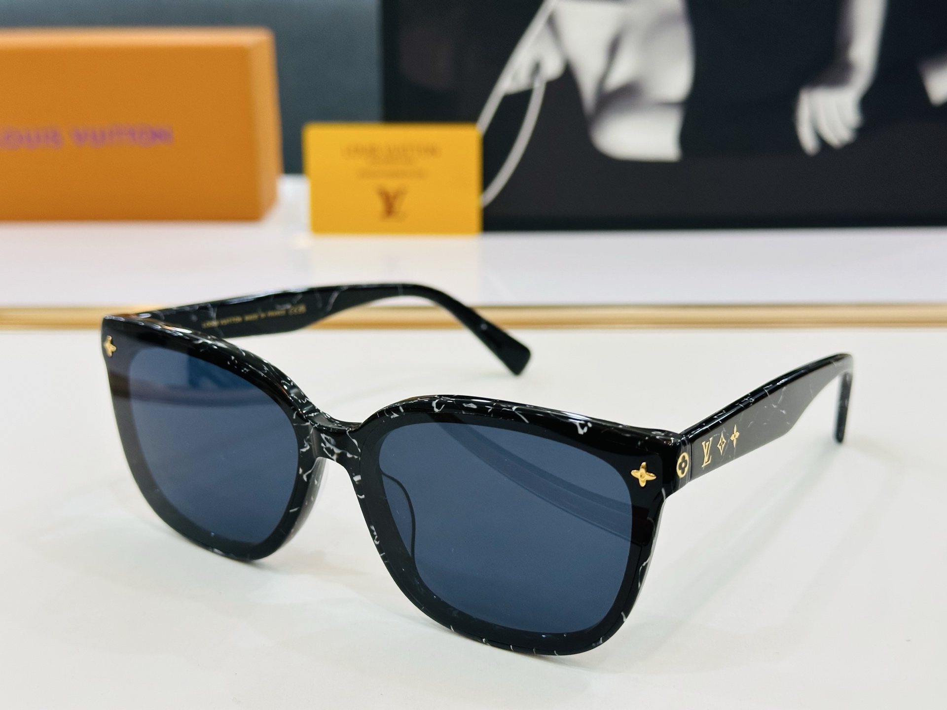 路易家 🎩Z2136U Size：56口19-143  充满活力的 展现独特个性🌟展现大气的你 b高品质