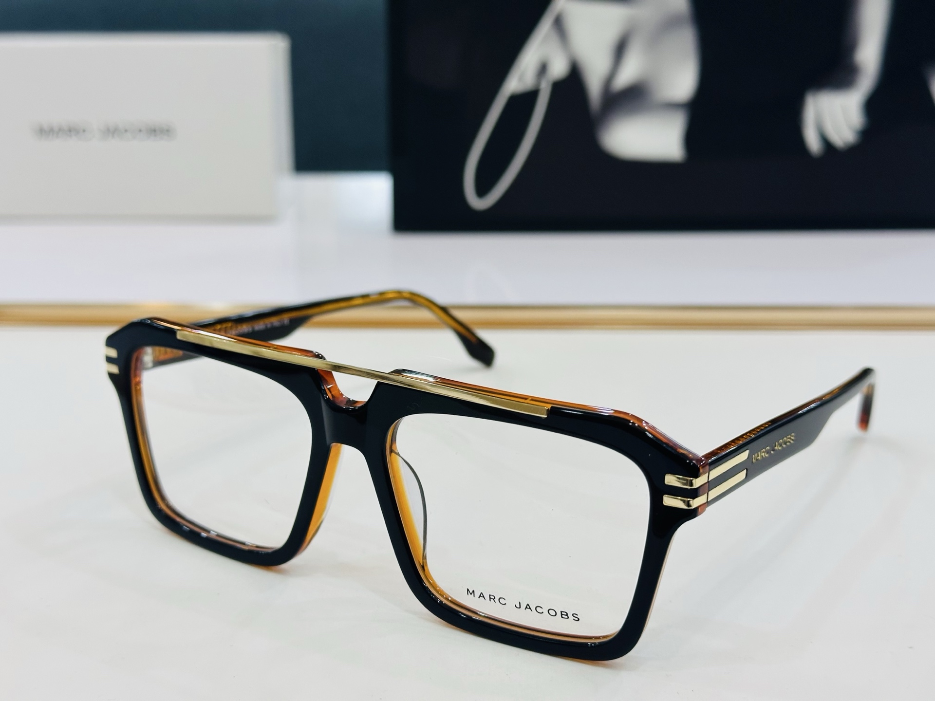 Marc jacobs 马杰家 MARC 752/S   Size：56口17-145 采用今年流行的板