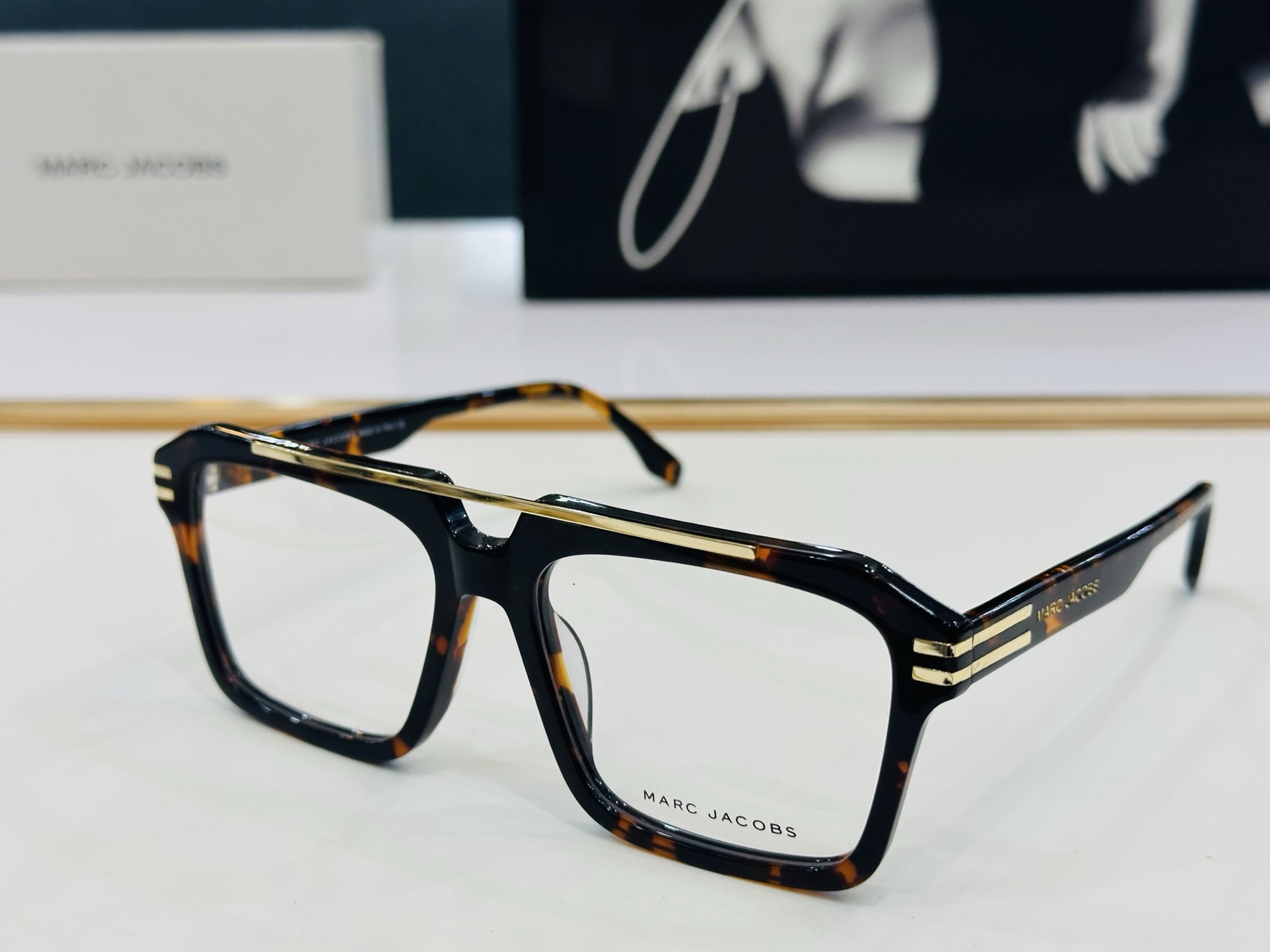 Marc jacobs 马杰家 MARC 752/S   Size：56口17-145 采用今年流行的板