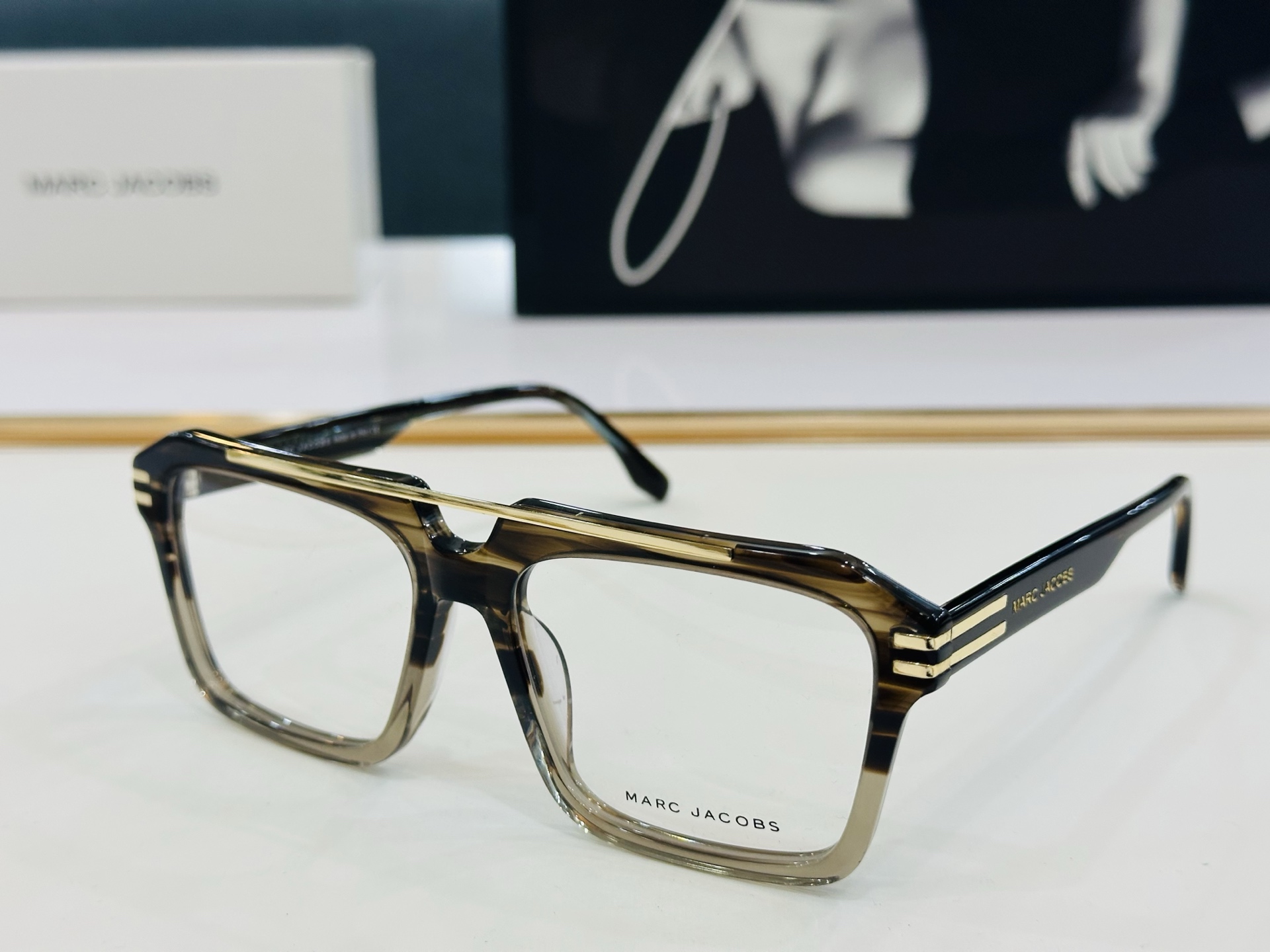 Marc jacobs 马杰家 MARC 752/S   Size：56口17-145 采用今年流行的板