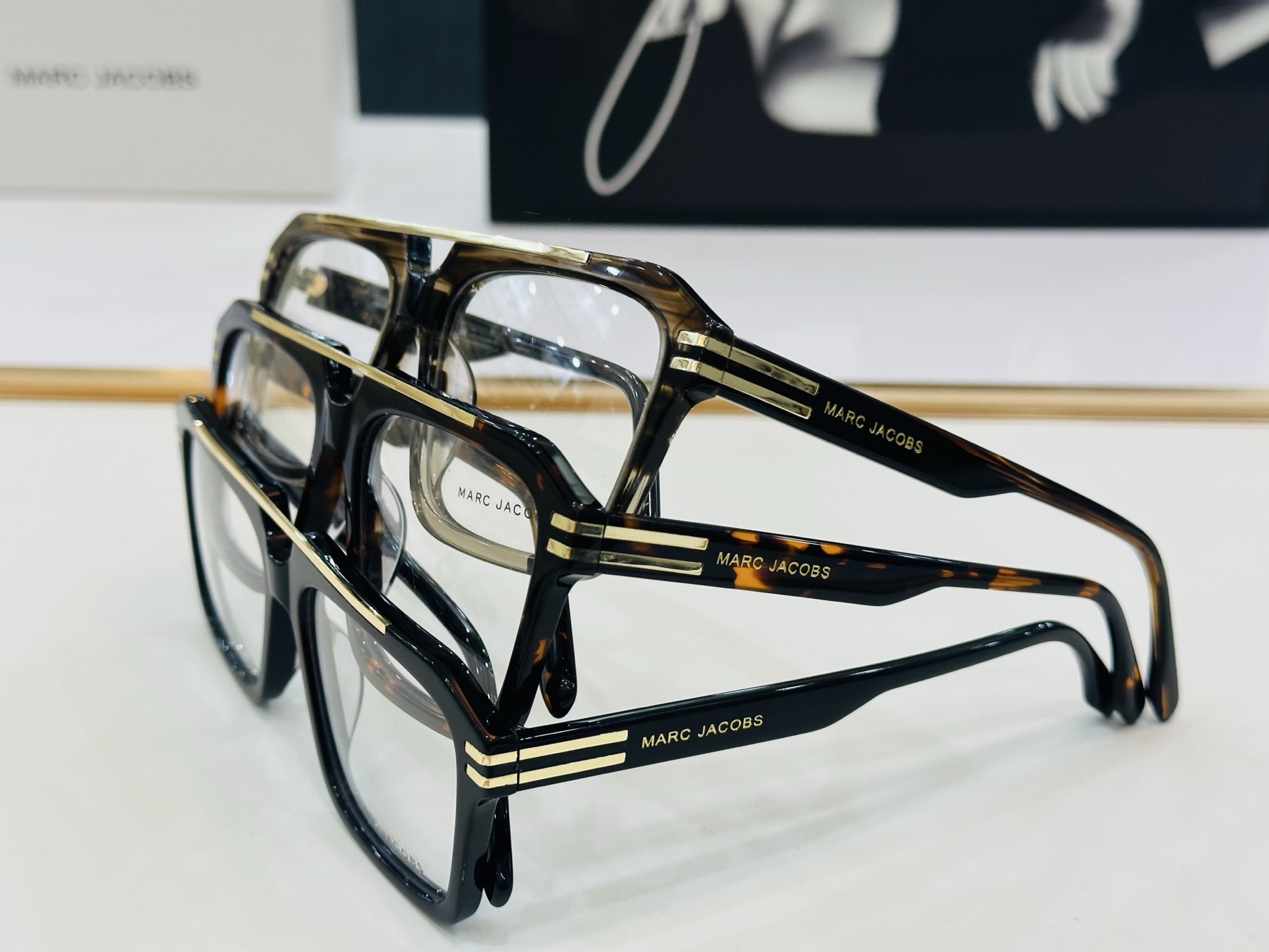 Marc jacobs 马杰家 MARC 752/S   Size：56口17-145 采用今年流行的板