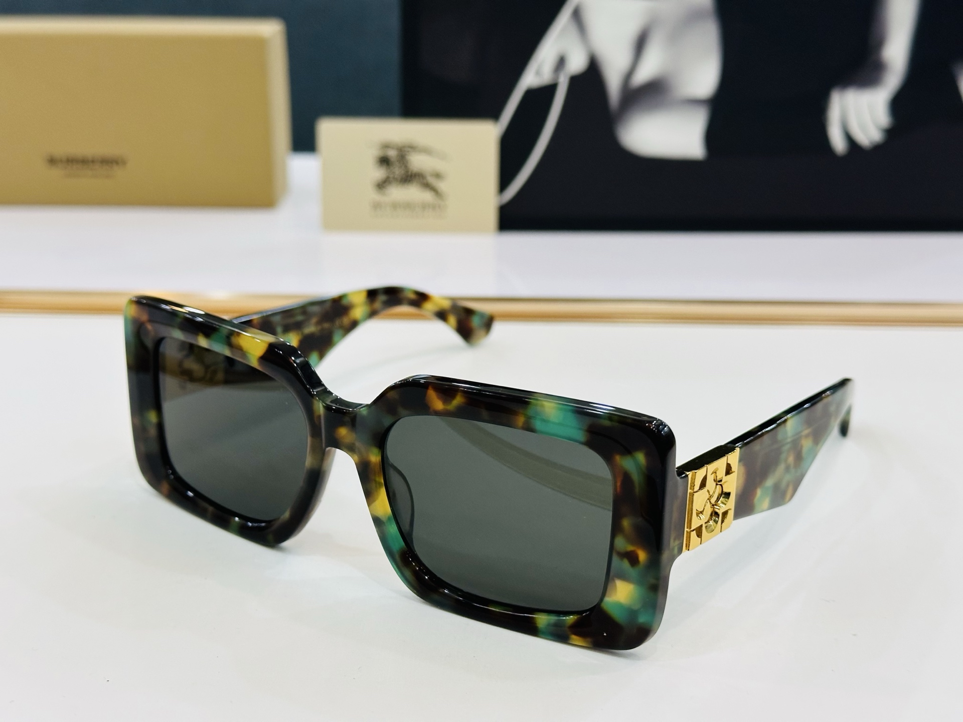 高品质✨BURBERR*✨ 巴家 BE6002 Size：55口19-130 女款太阳眼镜得意🌲🌲 b高