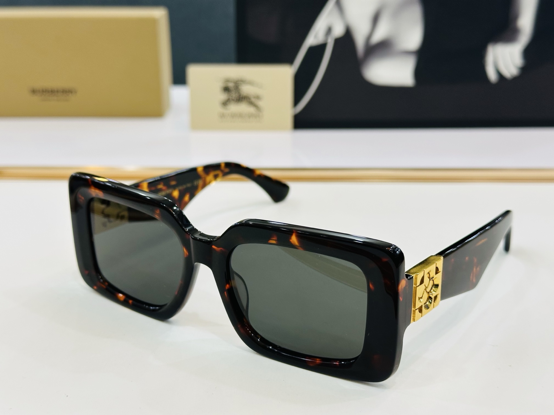 高品质✨BURBERR*✨ 巴家 BE6002 Size：55口19-130 女款太阳眼镜得意🌲🌲 b高