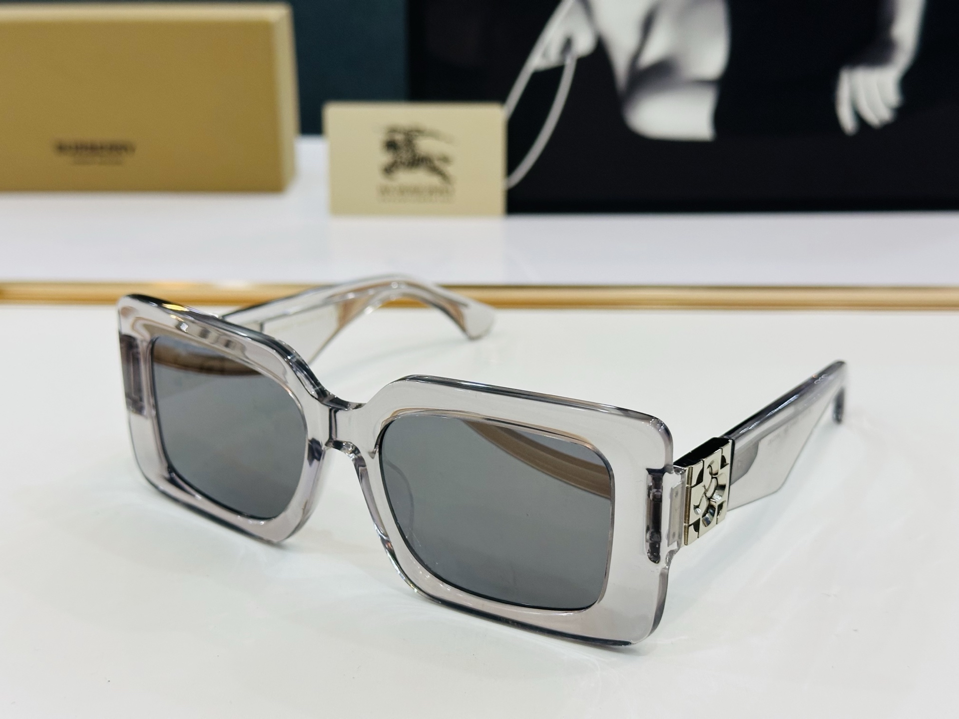 高品质✨BURBERR*✨ 巴家 BE6002 Size：55口19-130 女款太阳眼镜得意🌲🌲 b高