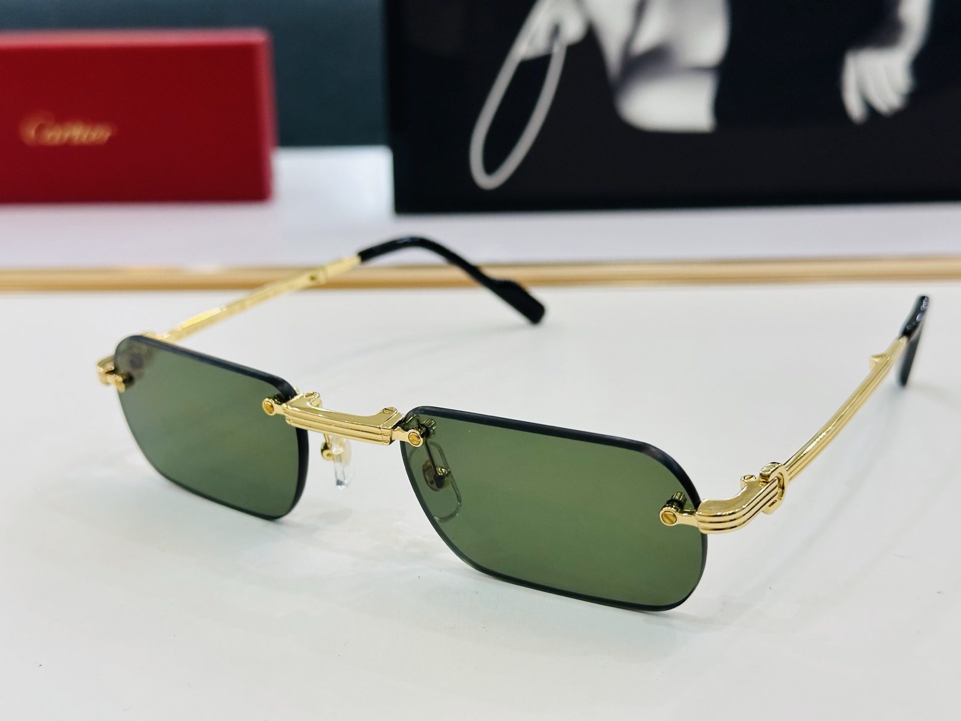 Cartie* 卡家 太阳镜 CT Size：55口22-145 电镀工艺精湛气质十足！CC男女同款 折