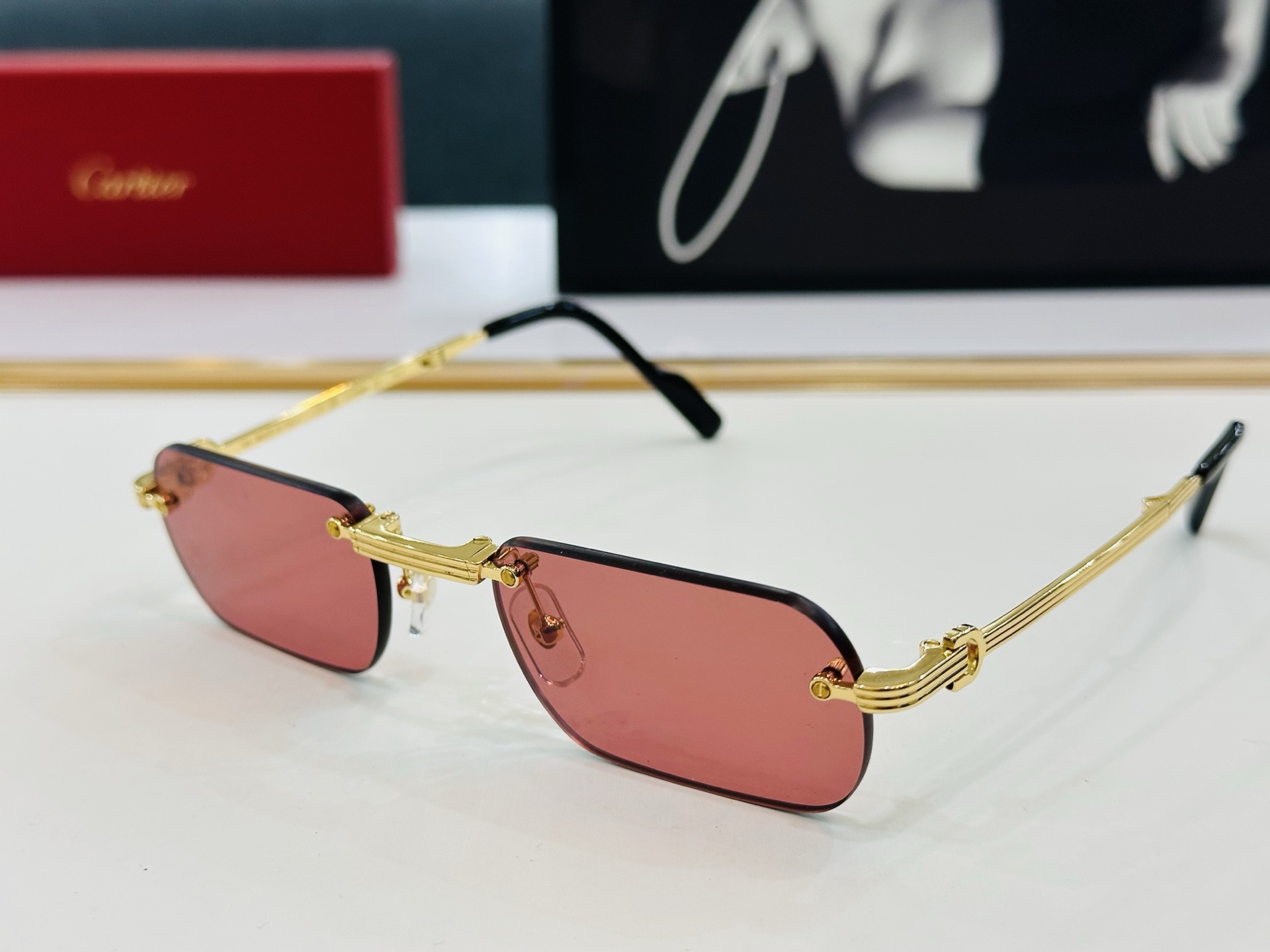 Cartie* 卡家 太阳镜 CT Size：55口22-145 电镀工艺精湛气质十足！CC男女同款 折