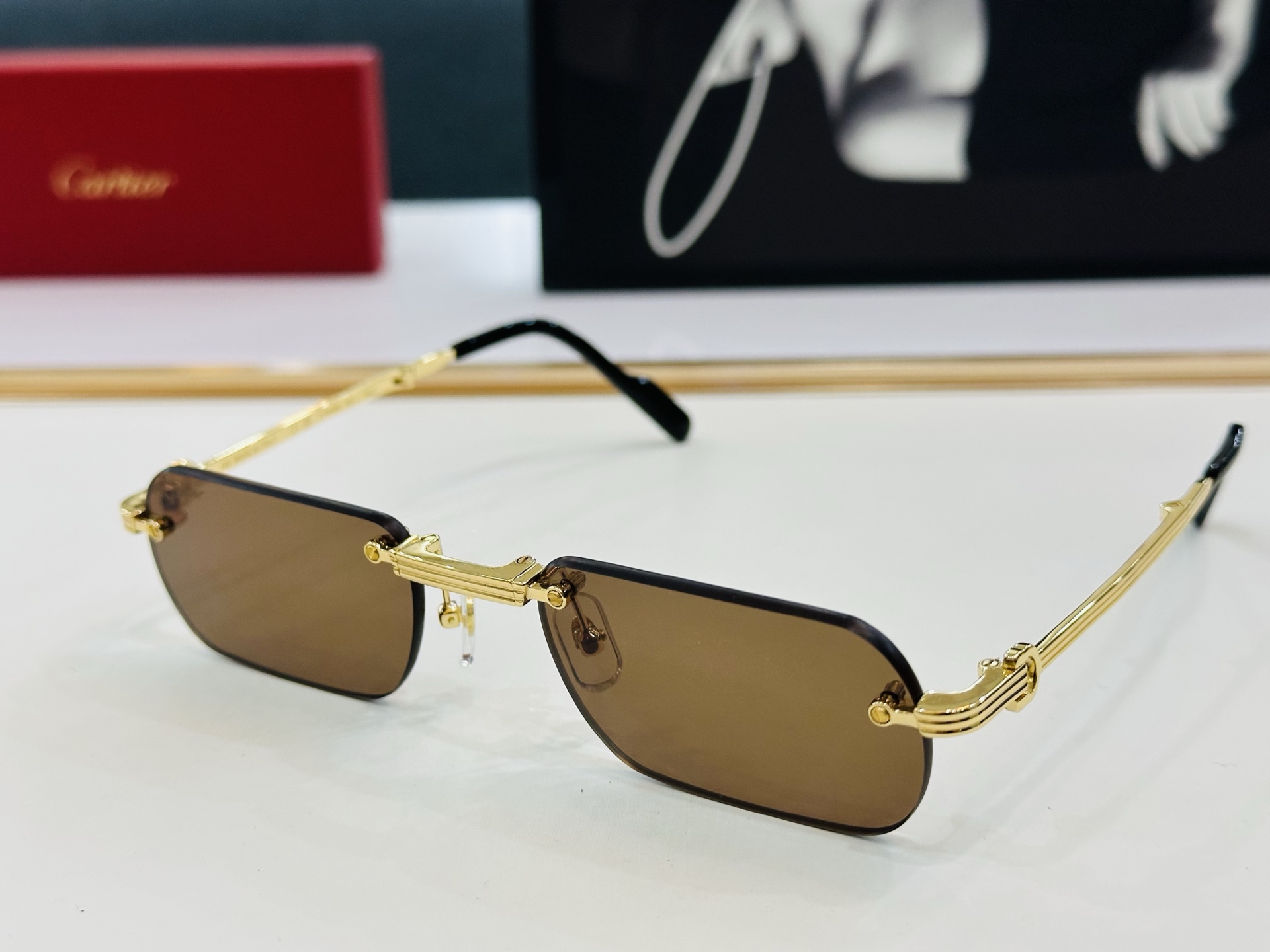 Cartie* 卡家 太阳镜 CT Size：55口22-145 电镀工艺精湛气质十足！CC男女同款 折