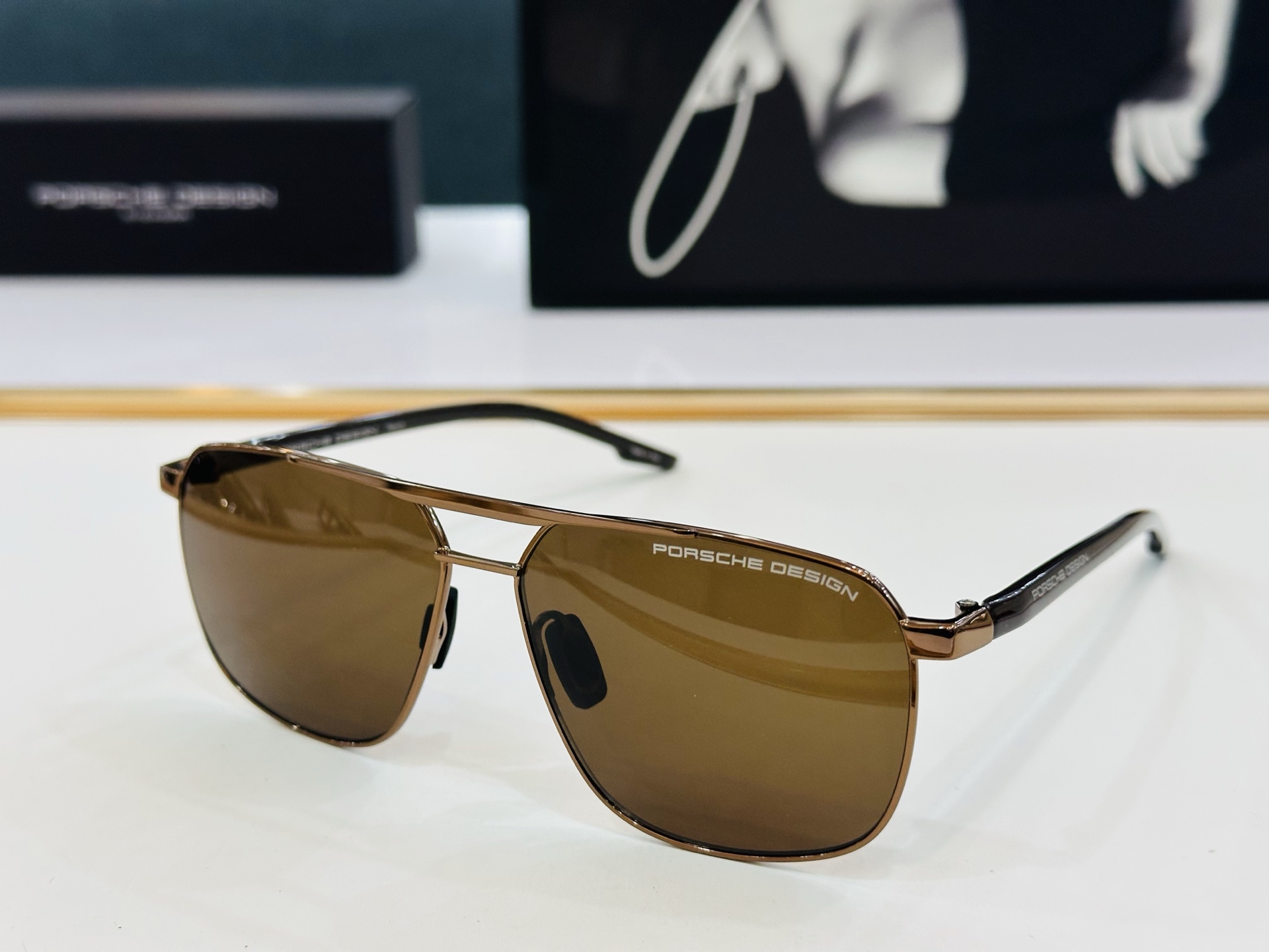 🆕 保时家  Size：57口15-140 强时尚色帅气框型得意 C男女同款墨镜😎😎舒适 🔥🕶️
