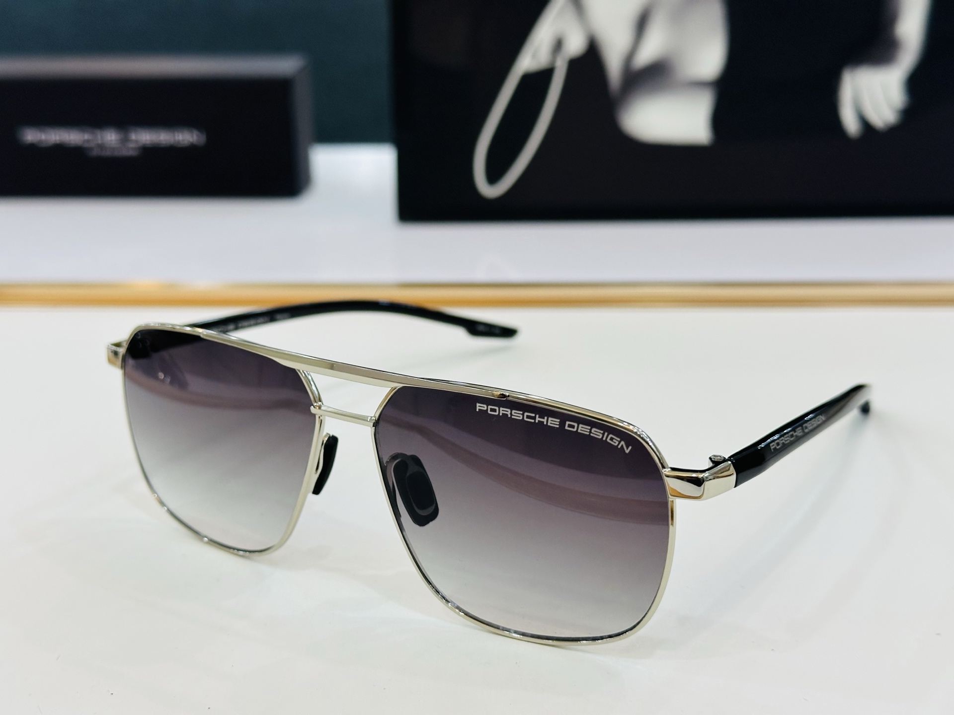 🆕 保时家  Size：57口15-140 强时尚色帅气框型得意 C男女同款墨镜😎😎舒适 🔥🕶️