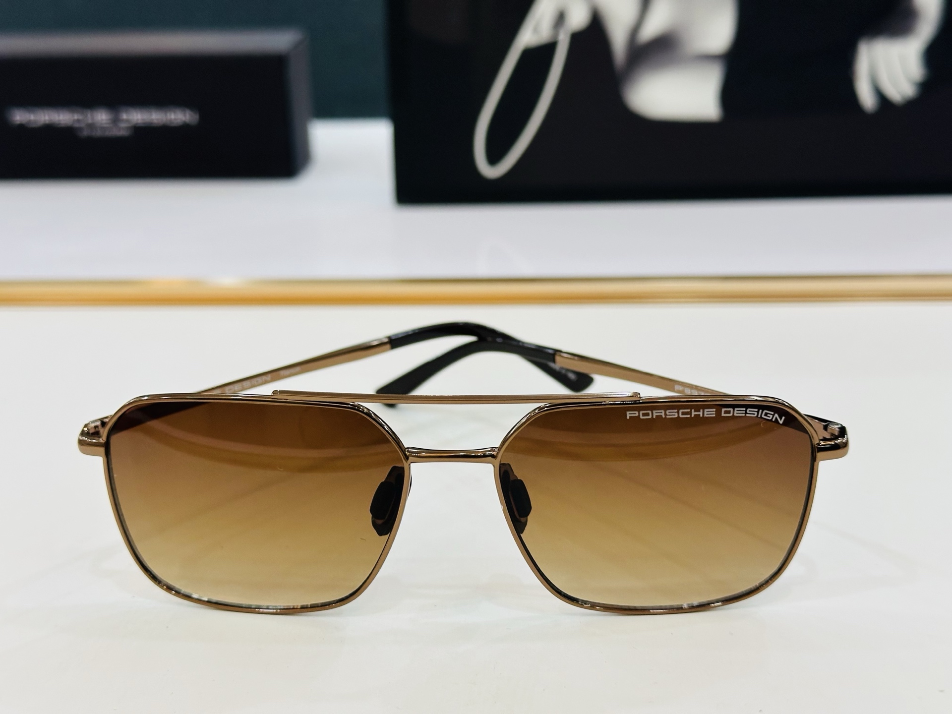 🆕 保时家   Size：57口16-140 强时尚色帅气框型得意 C男女同款墨镜😎😎舒适 🔥🕶️