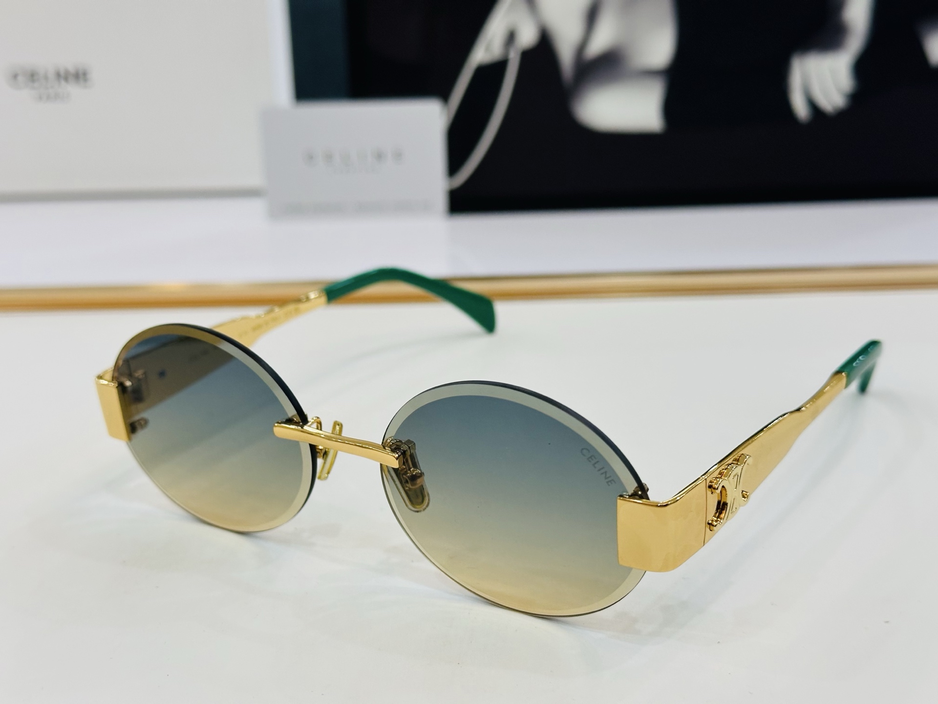 【CELINE】赛琳 CL42121U Size：56口17-142  一直热销的款式 欧美风 光泽度好