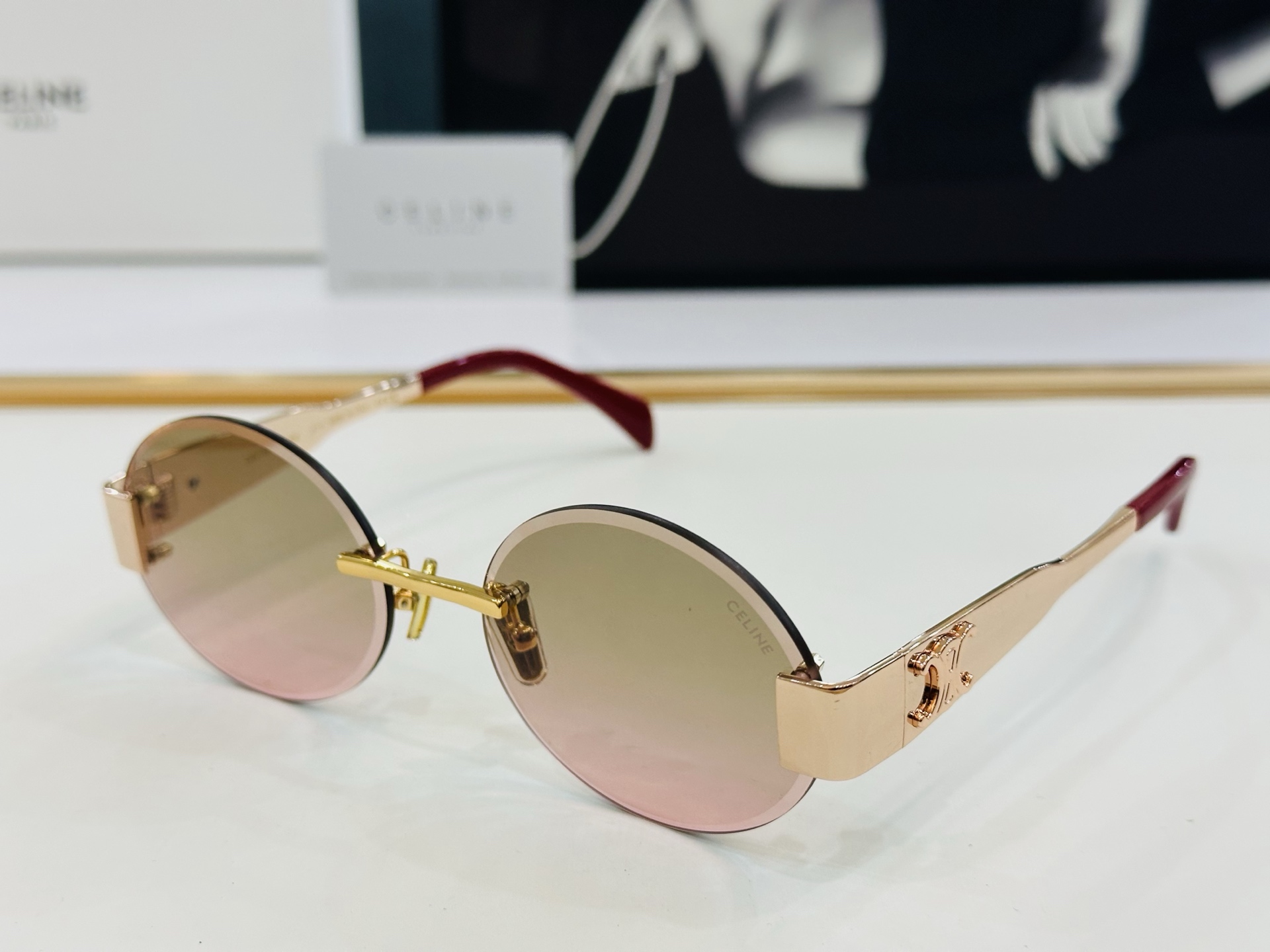 【CELINE】赛琳 CL42121U Size：56口17-142  一直热销的款式 欧美风 光泽度好