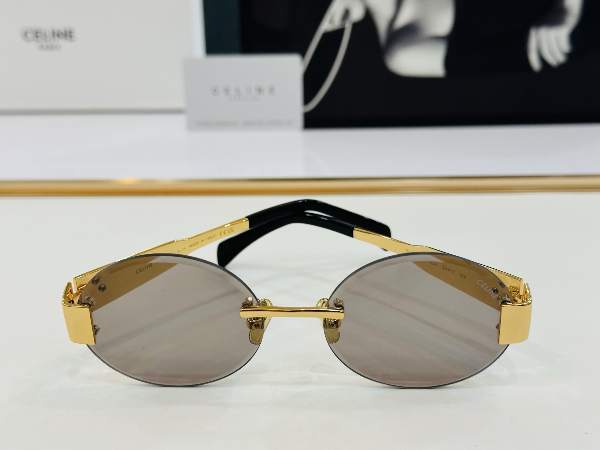 【CELINE】赛琳 CL42121U Size：56口17-142  一直热销的款式 欧美风 光泽度好
