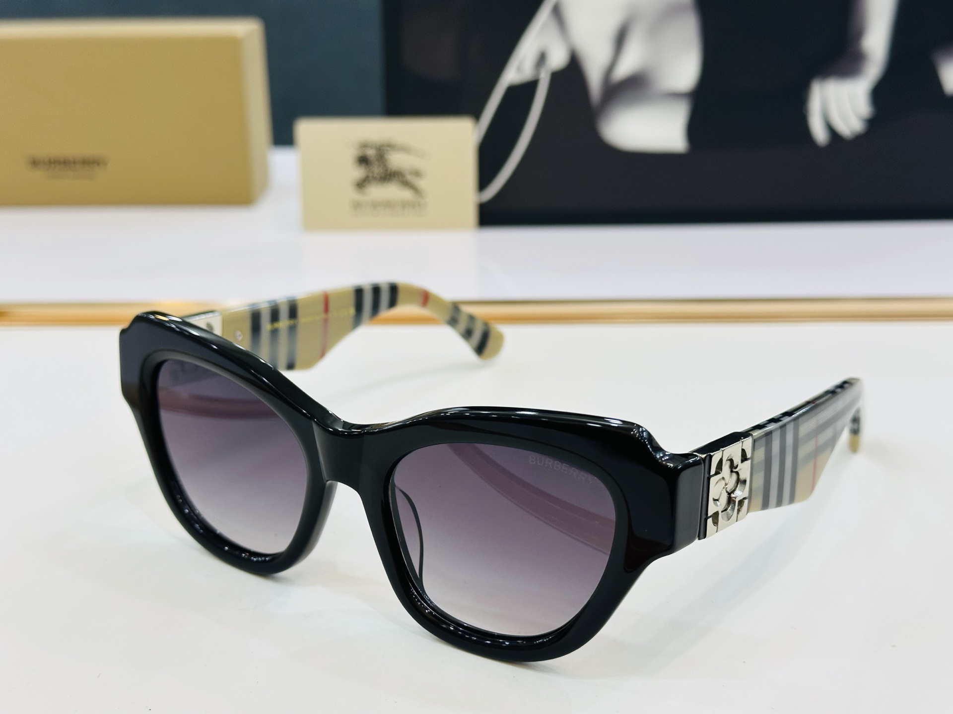 高品质✨BURBERR*✨ 巴家 BE4423  Size：53口20-130 女款太阳眼镜得意🌲🌲 X
