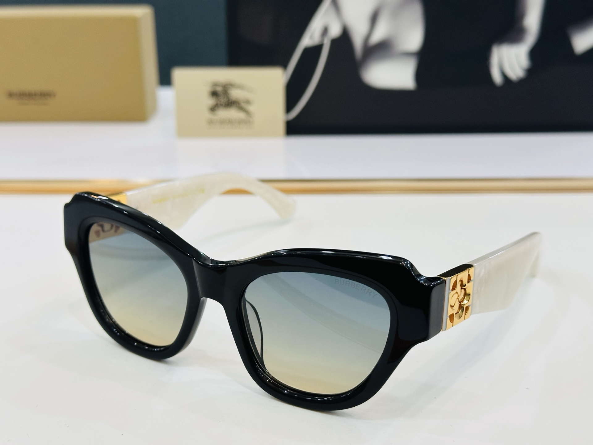 高品质✨BURBERR*✨ 巴家 BE4423  Size：53口20-130 女款太阳眼镜得意🌲🌲 X