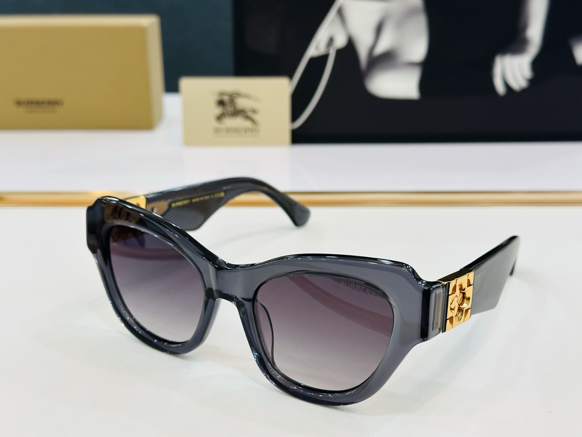 高品质✨BURBERR*✨ 巴家 BE4423  Size：53口20-130 女款太阳眼镜得意🌲🌲 X