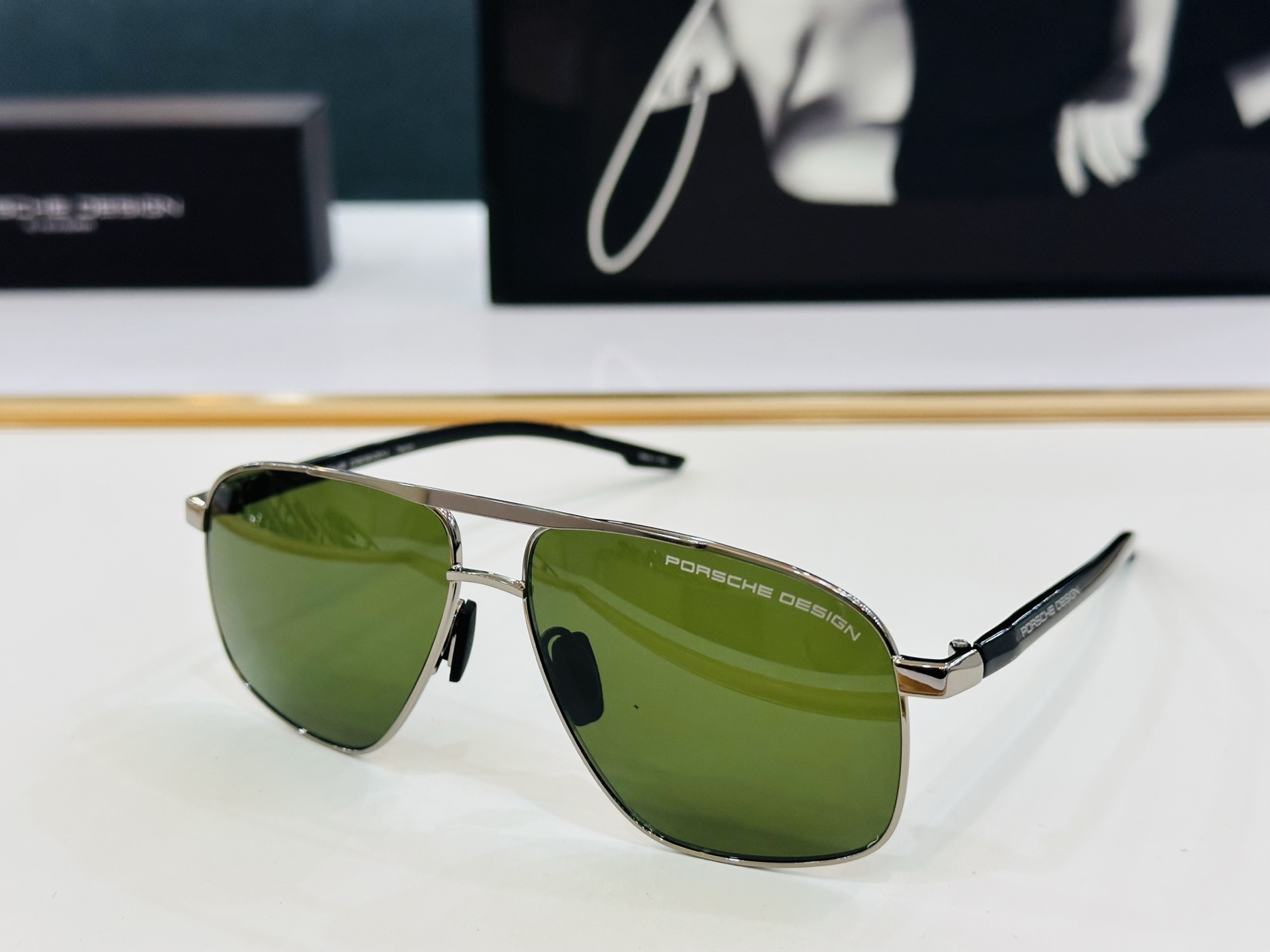 🆕 保时家    Size：56口16-140 强时尚色帅气框型得意 C男女同款墨镜😎😎舒适 🔥🕶️