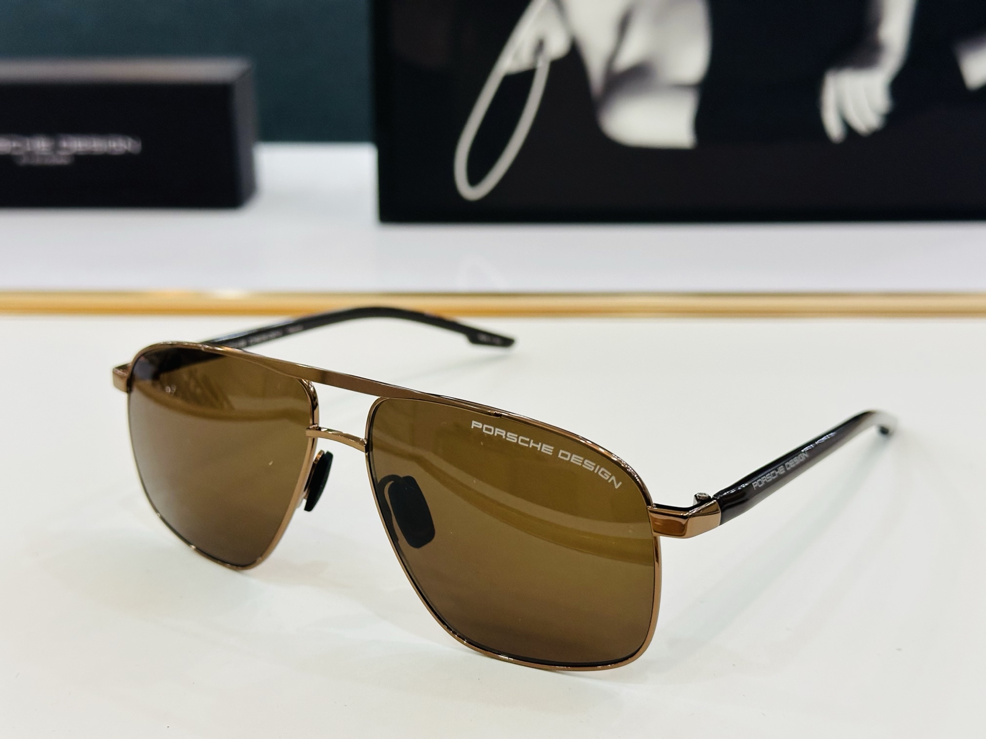 🆕 保时家    Size：56口16-140 强时尚色帅气框型得意 C男女同款墨镜😎😎舒适 🔥🕶️