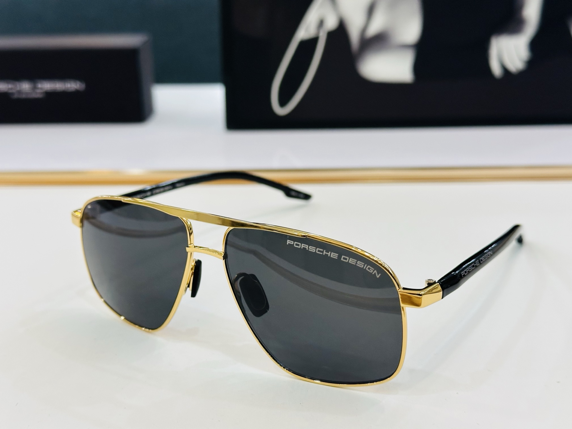 🆕 保时家    Size：56口16-140 强时尚色帅气框型得意 C男女同款墨镜😎😎舒适 🔥🕶️