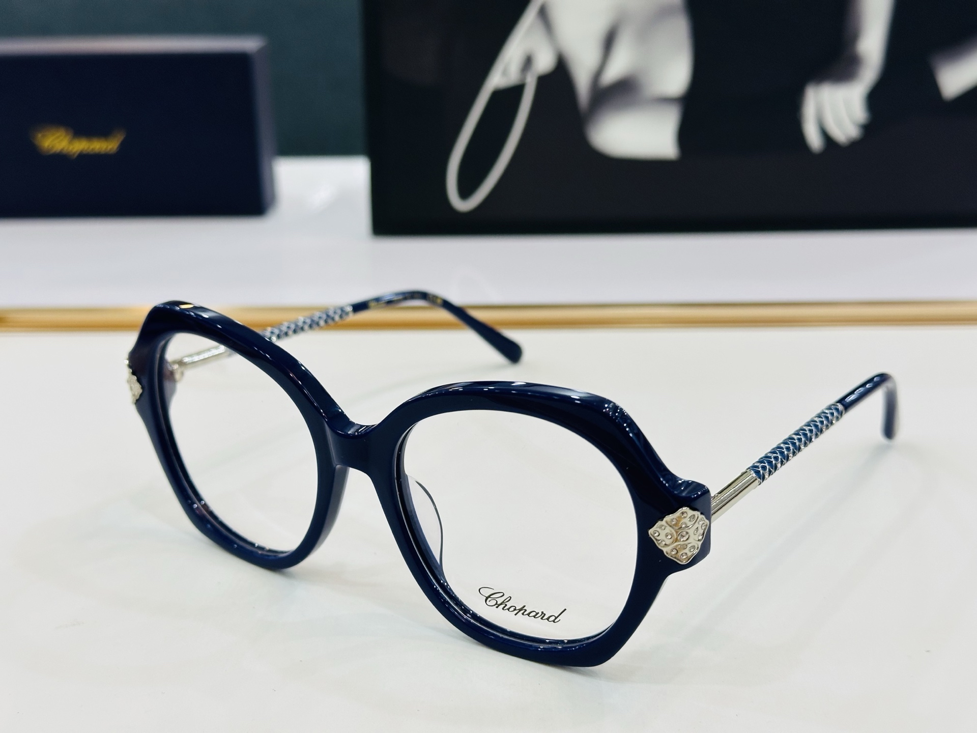 原版 ChoPard肖邦 MODEL SCHG968   Size：54口19-145 以现代时尚的设计