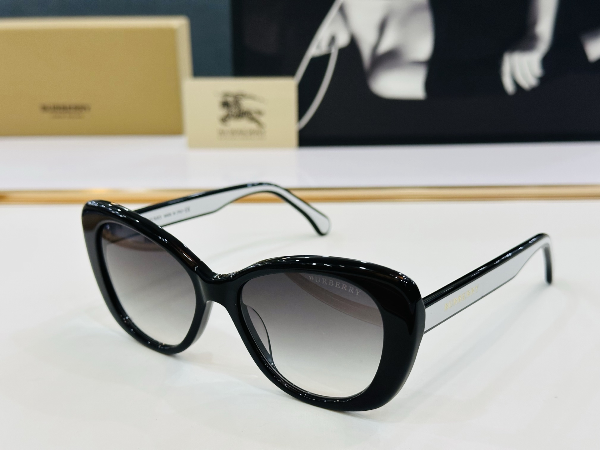 新款 BURBERR*🔻巴家 BE2473 百搭镜架Size：54口18-145 高品质 到货 🌲🌲🌲Z