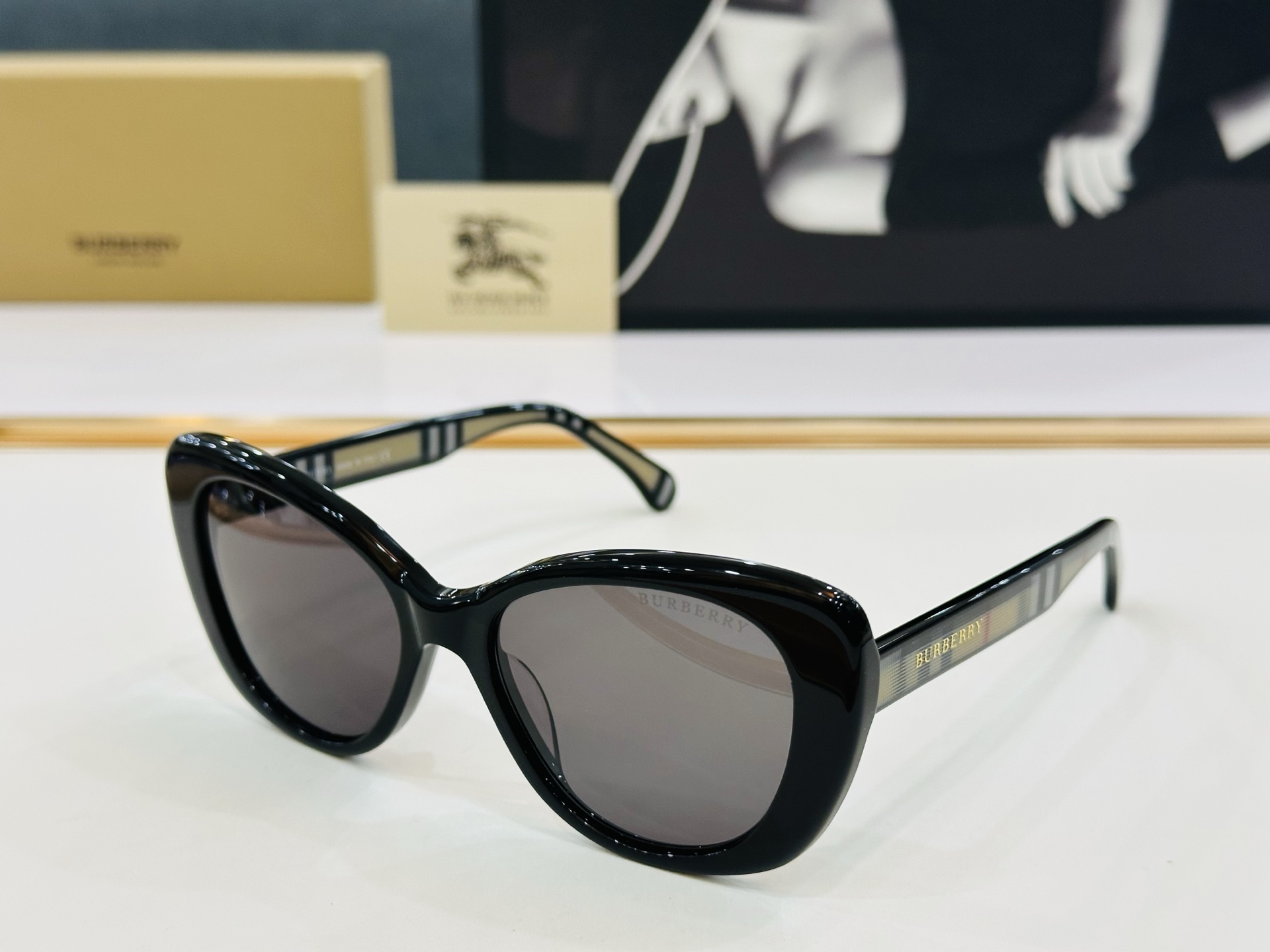 新款 BURBERR*🔻巴家 BE2473 百搭镜架Size：54口18-145 高品质 到货 🌲🌲🌲Z