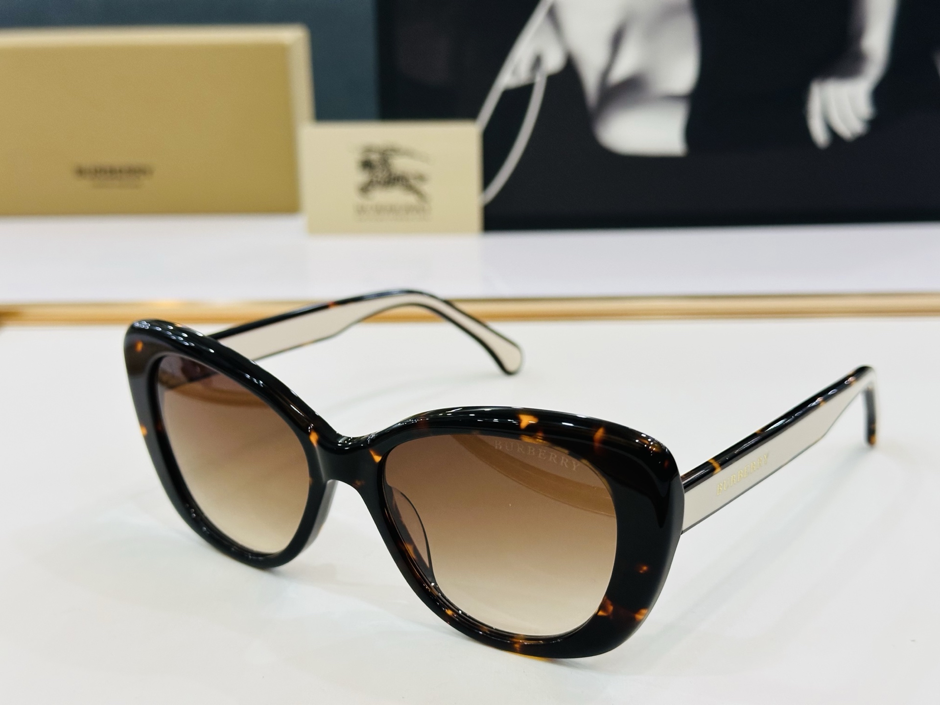 新款 BURBERR*🔻巴家 BE2473 百搭镜架Size：54口18-145 高品质 到货 🌲🌲🌲Z