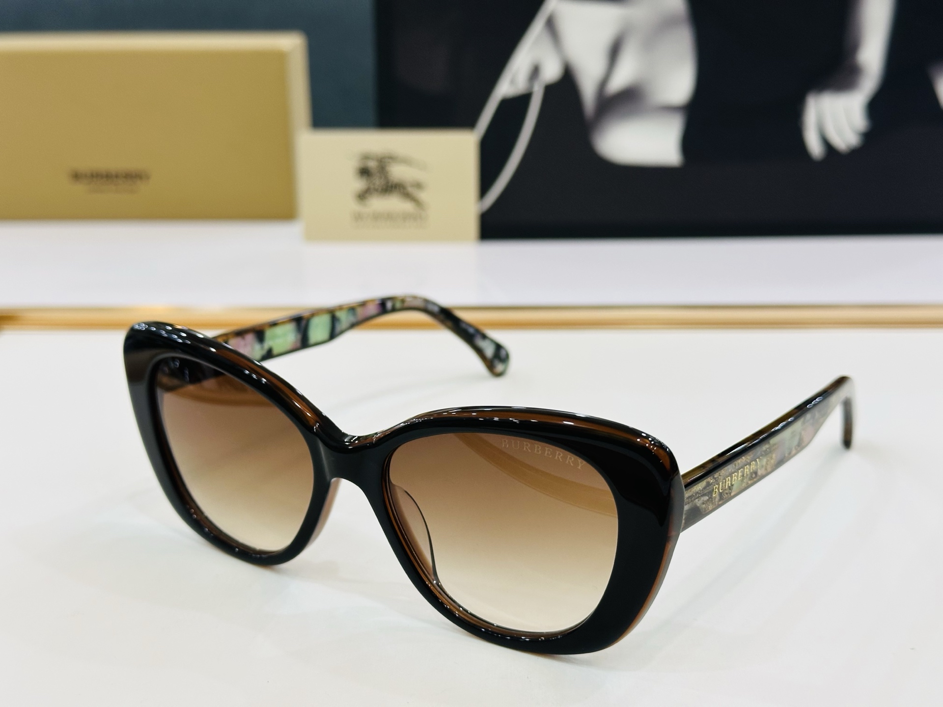 新款 BURBERR*🔻巴家 BE2473 百搭镜架Size：54口18-145 高品质 到货 🌲🌲🌲Z